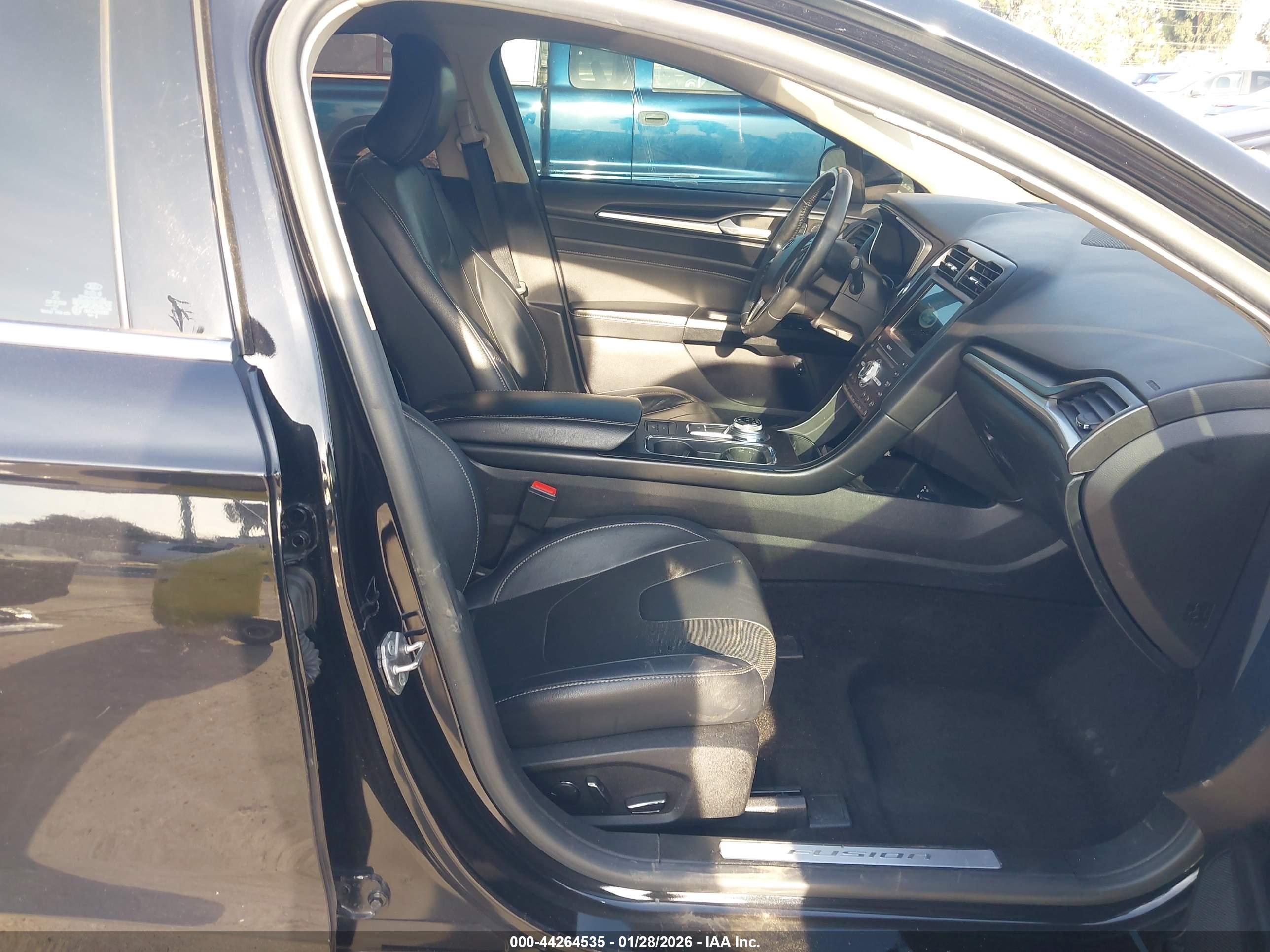 FORD FUSION image 5