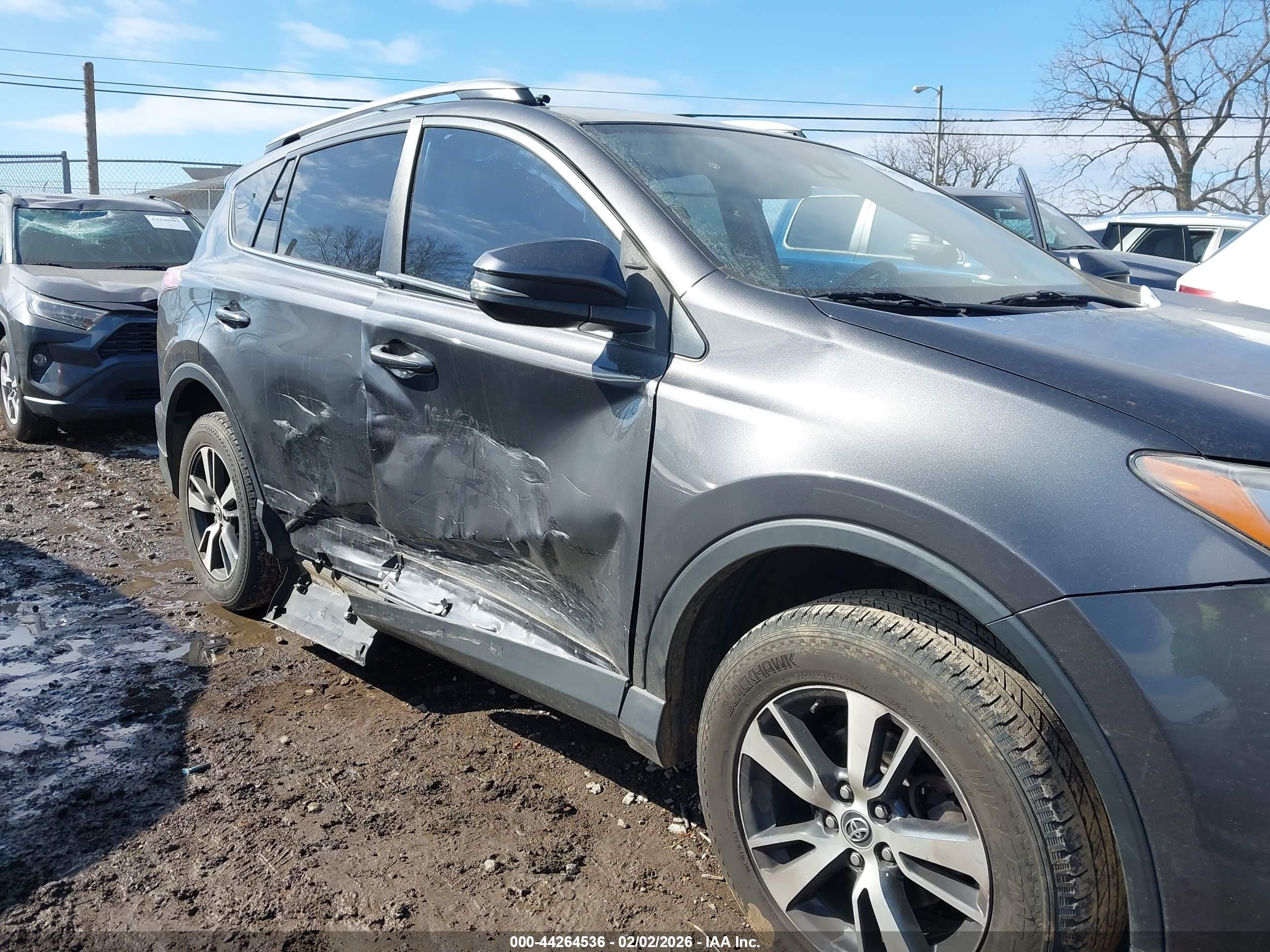 TOYOTA RAV4 image 6