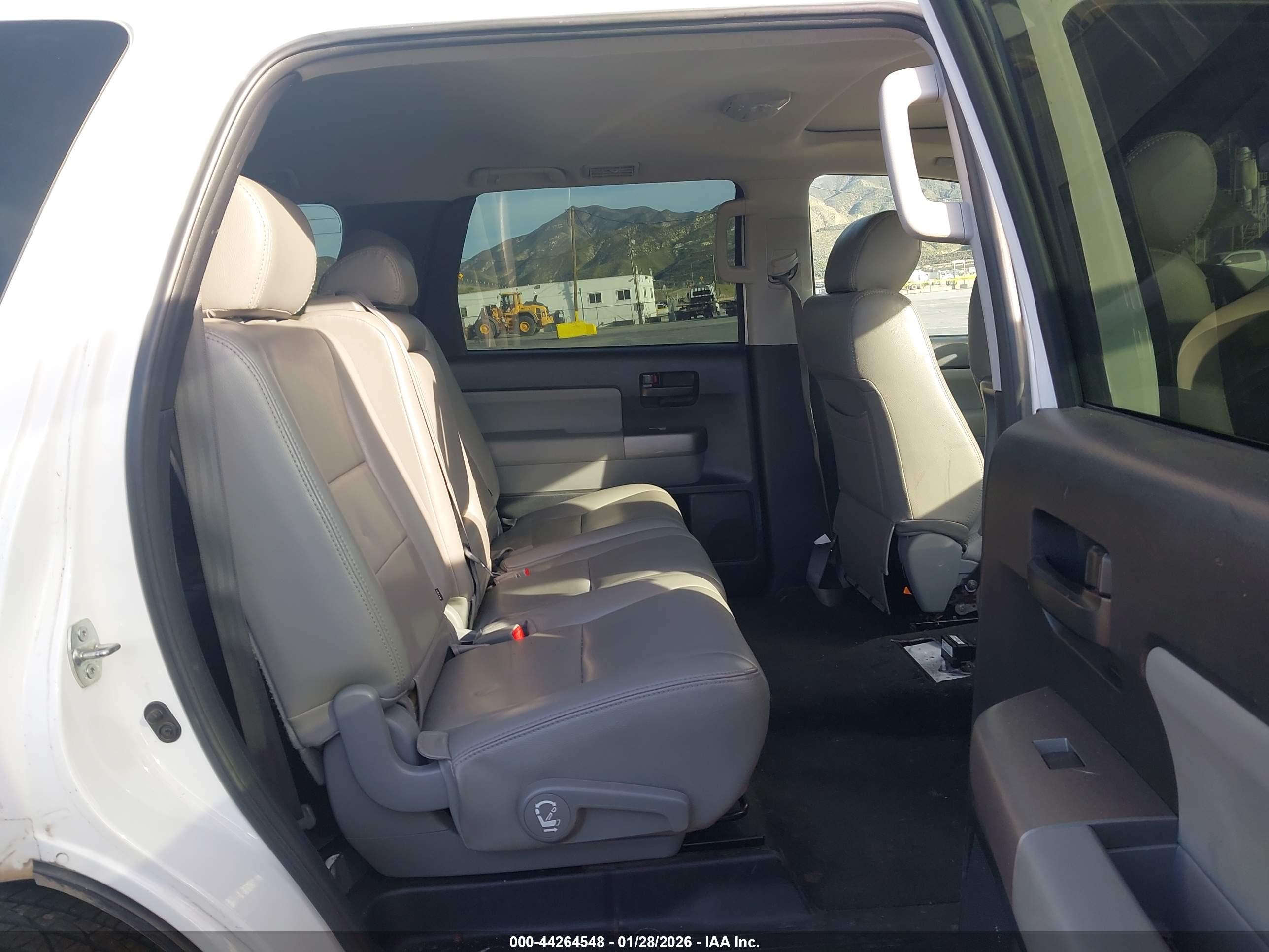 TOYOTA SEQUOIA image 8