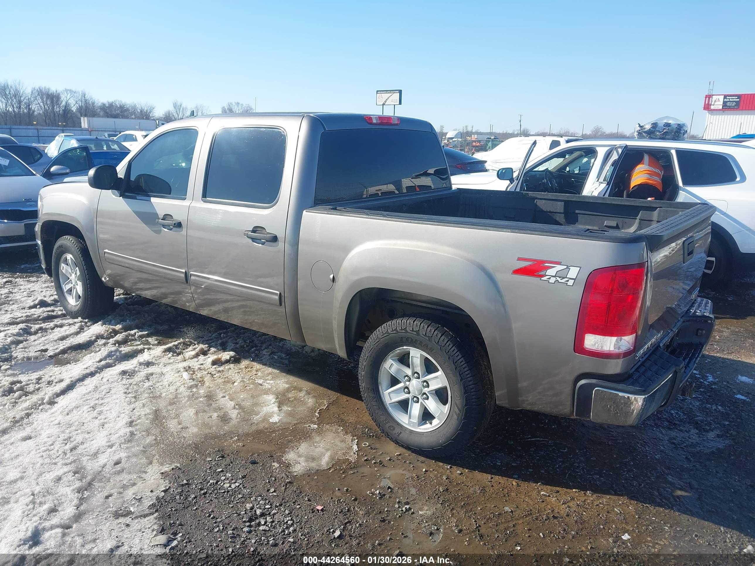 GMC SIERRA image 3