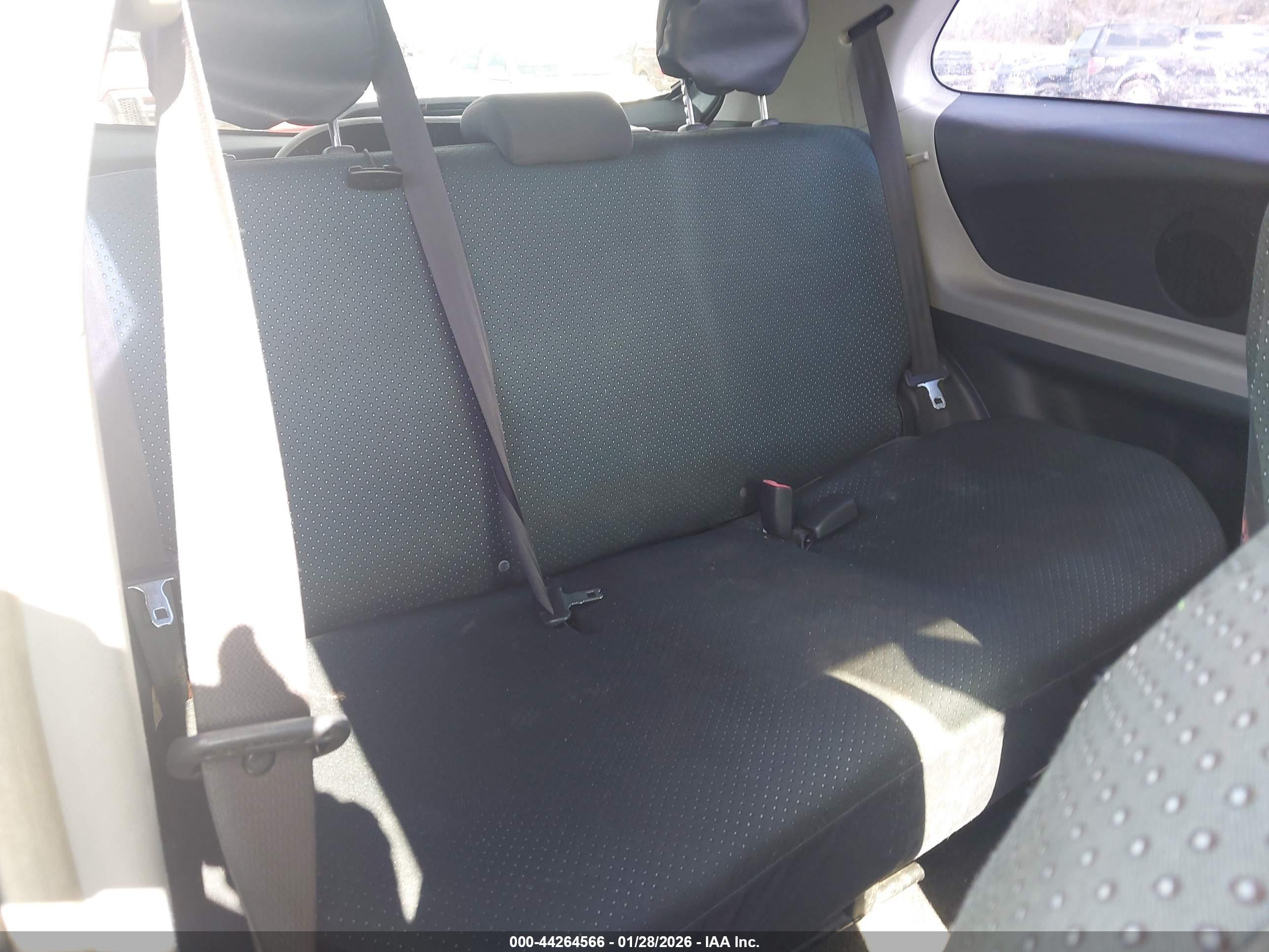 TOYOTA YARIS image 8