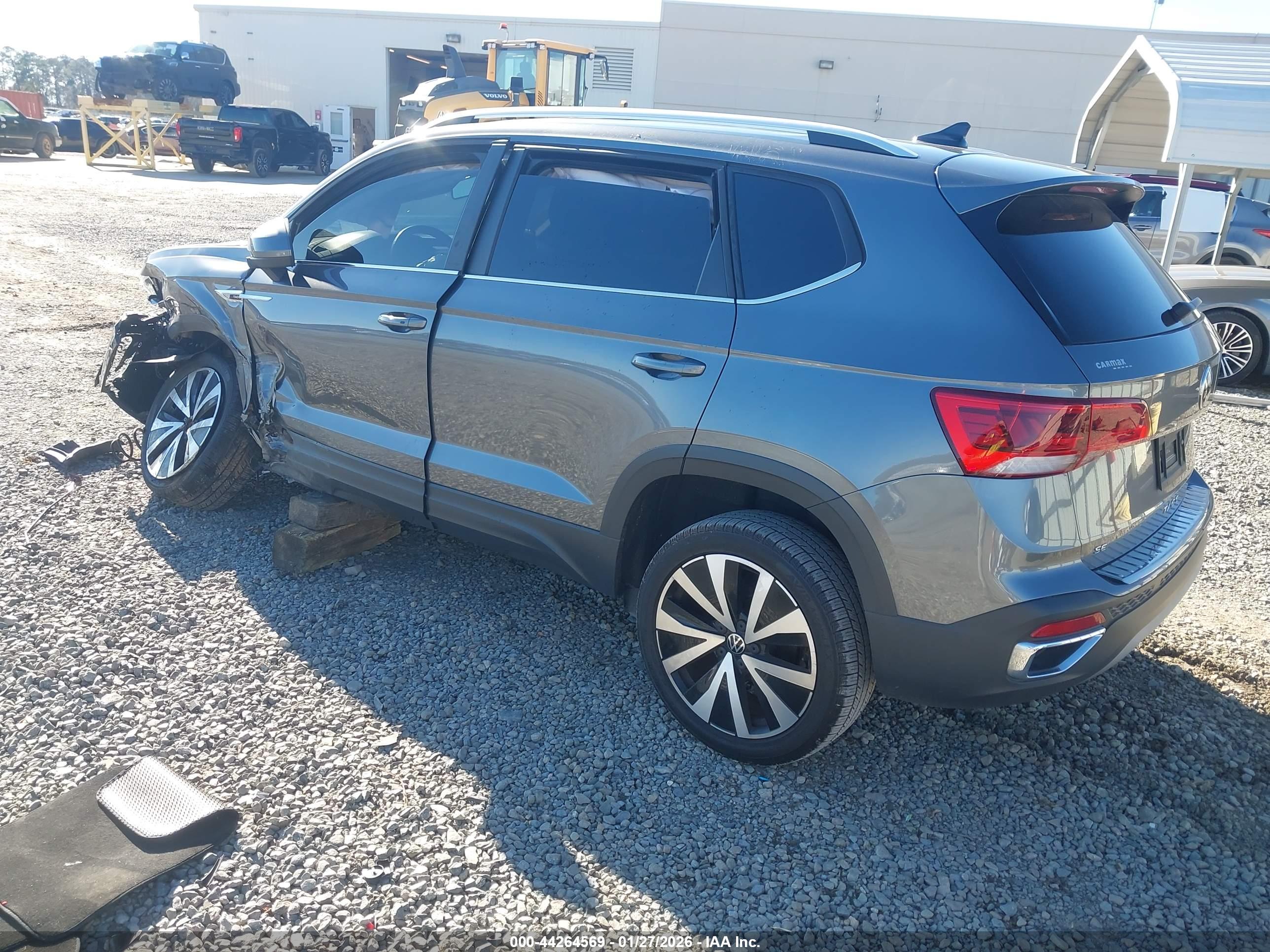 VOLKSWAGEN TAOS image 3