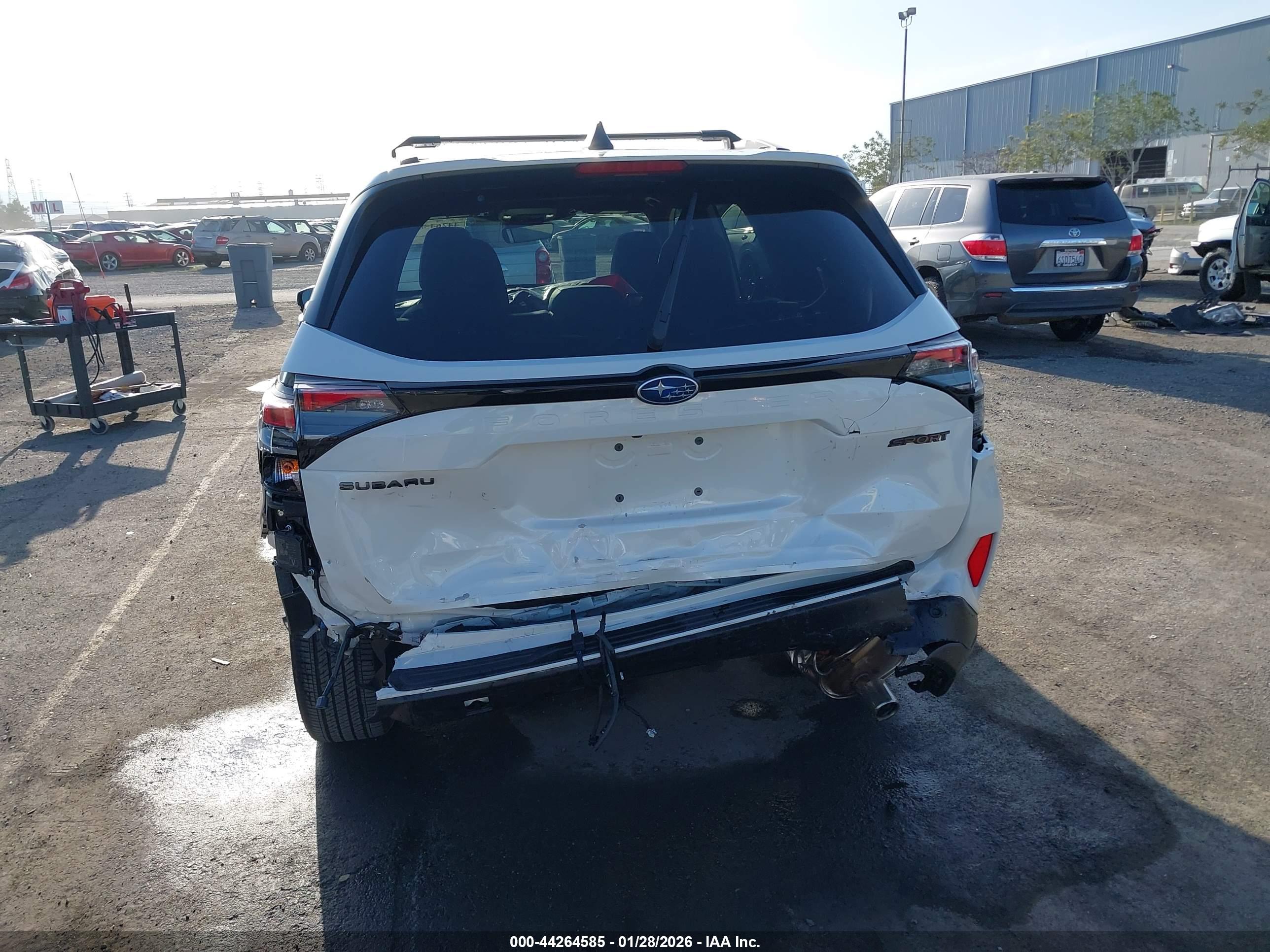 SUBARU FORESTER image 6