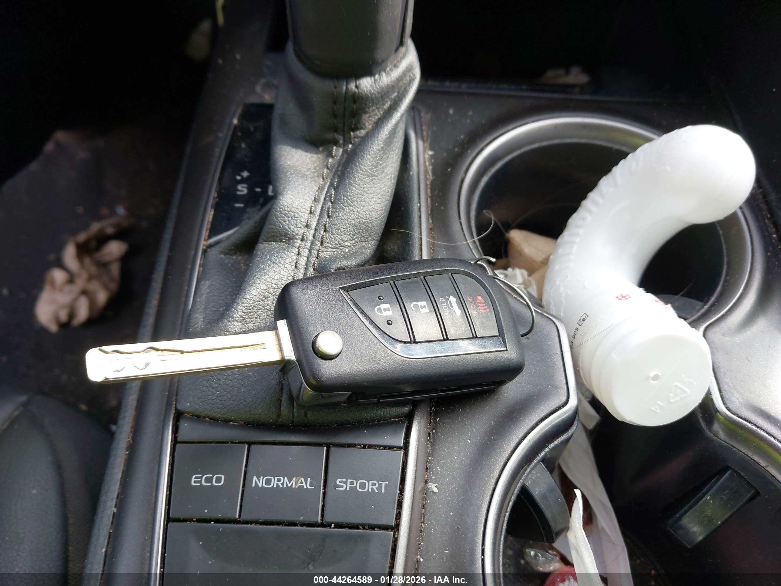 TOYOTA CAMRY image 11