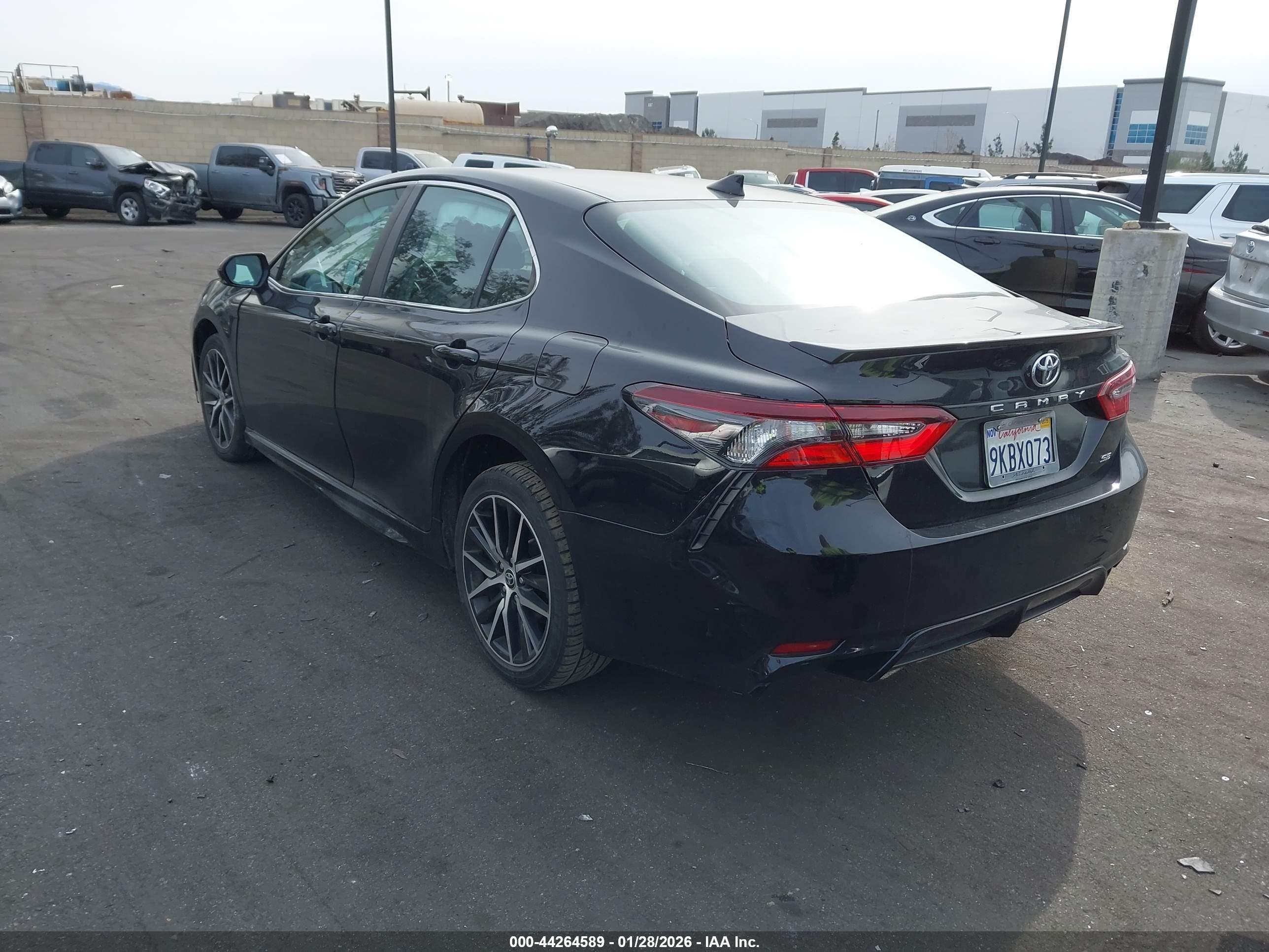 TOYOTA CAMRY image 3