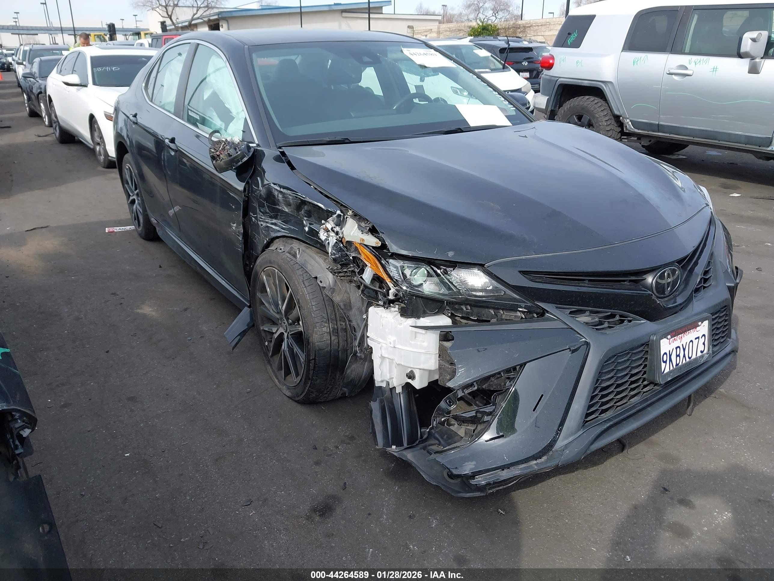 TOYOTA CAMRY image 6