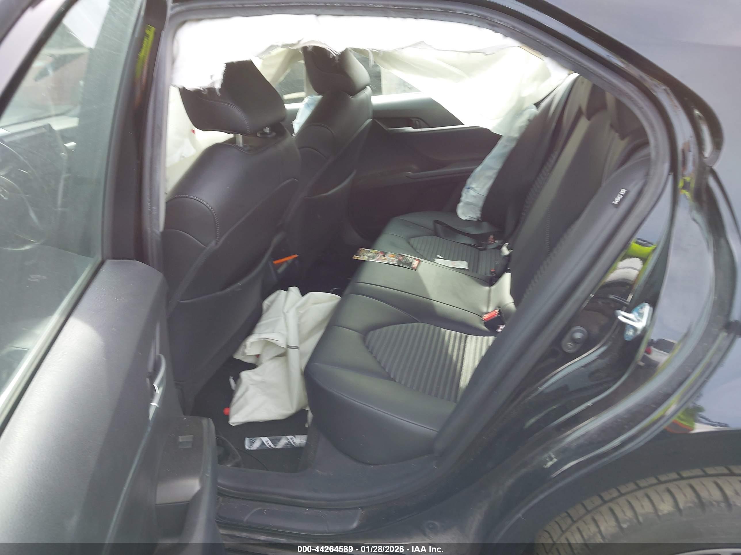 TOYOTA CAMRY image 8