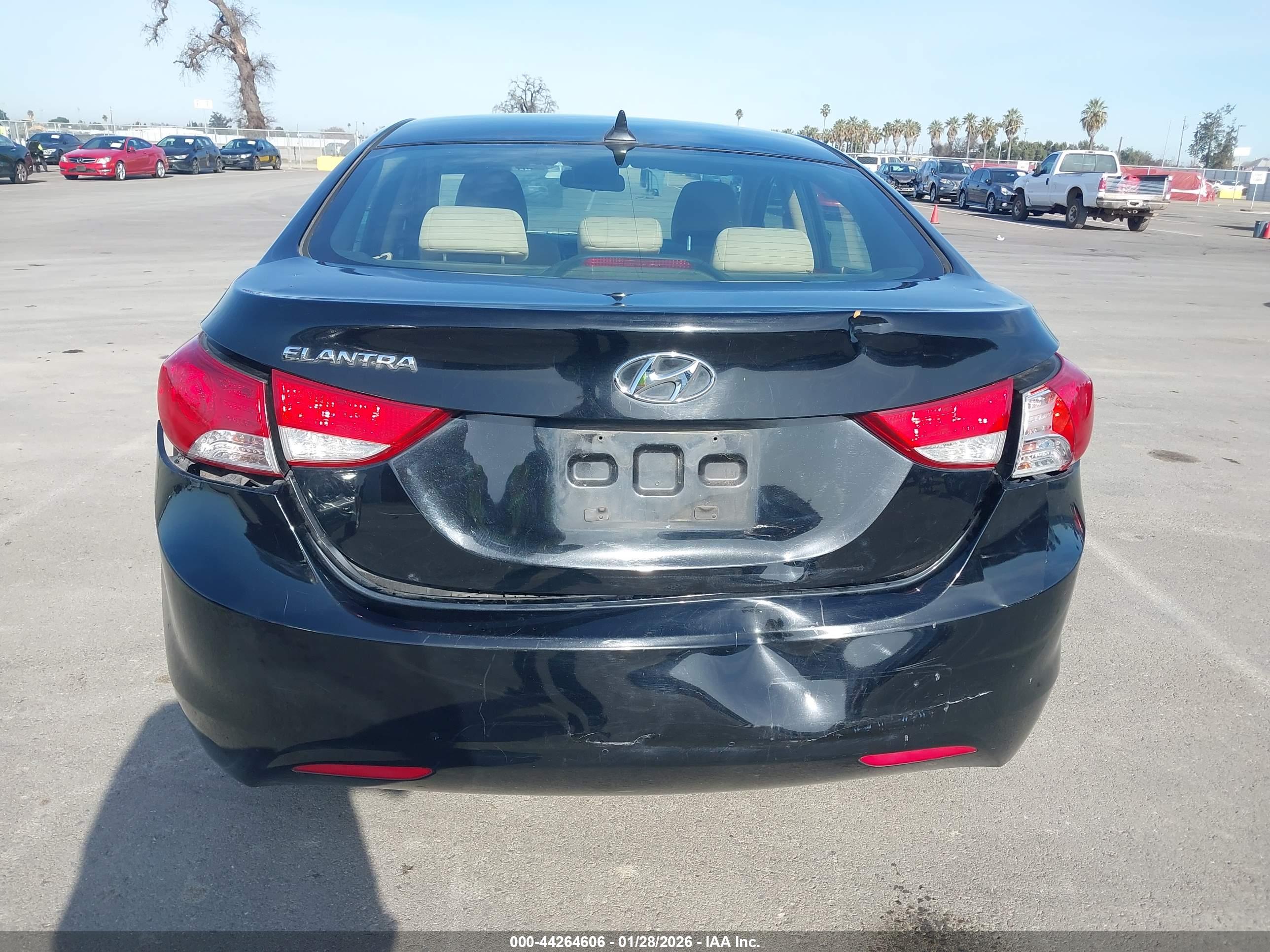 HYUNDAI ELANTRA image 6