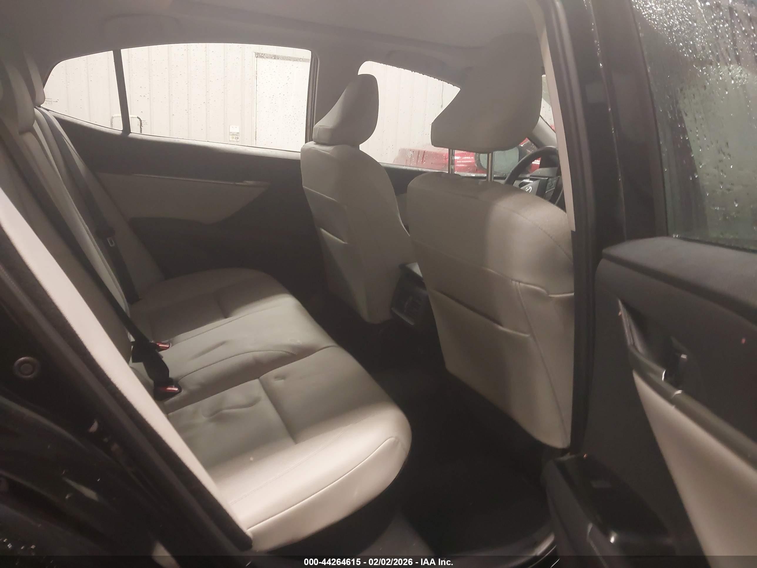 TOYOTA CAMRY image 8