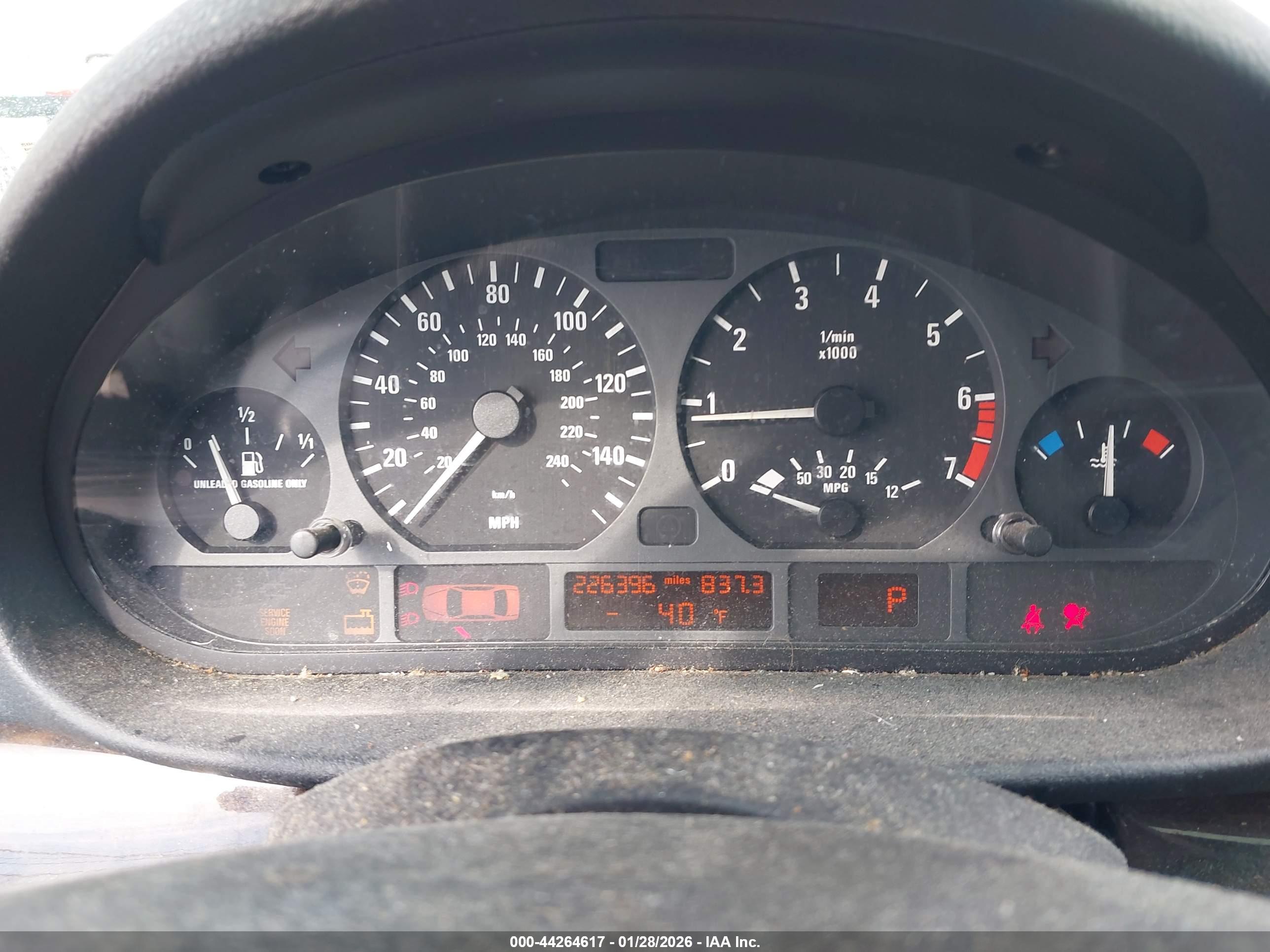 BMW 325I image 7