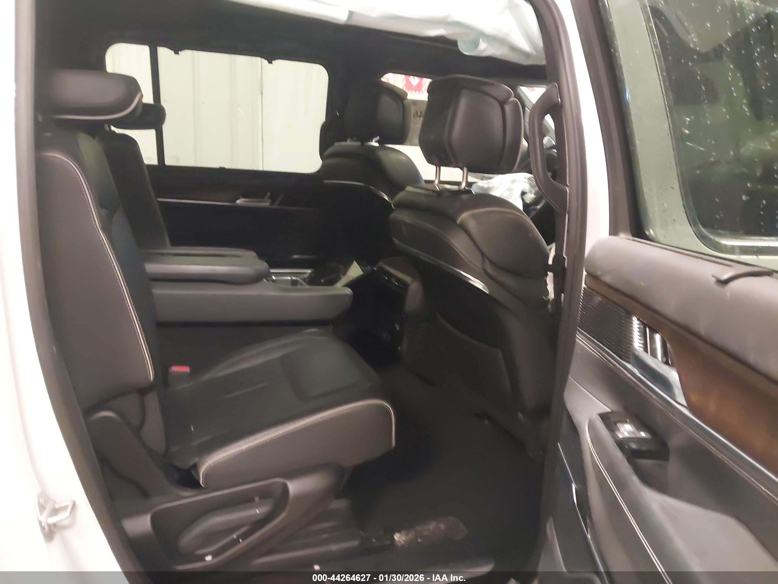 JEEP GRAND image 8