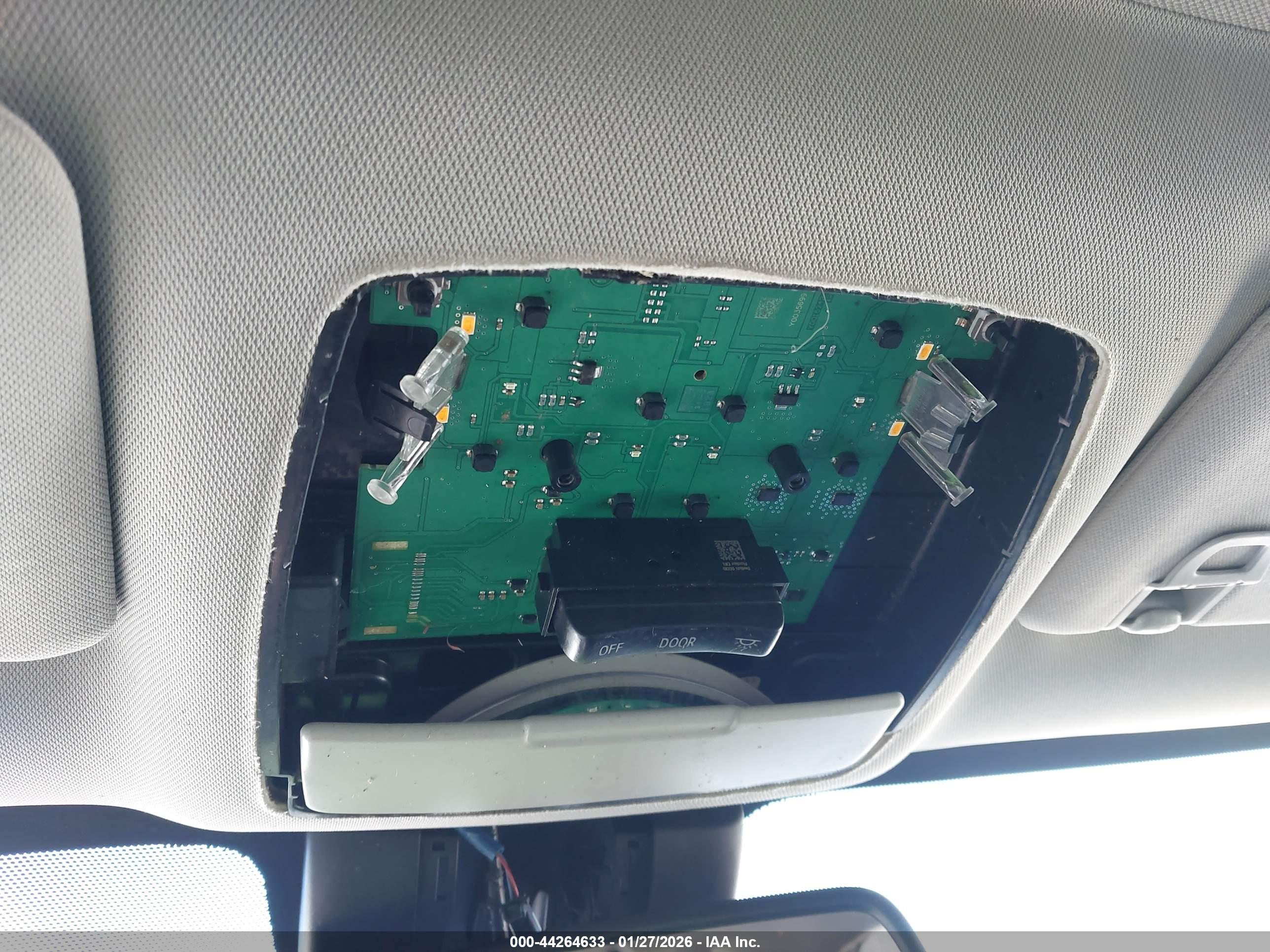 TOYOTA SIENNA image 6
