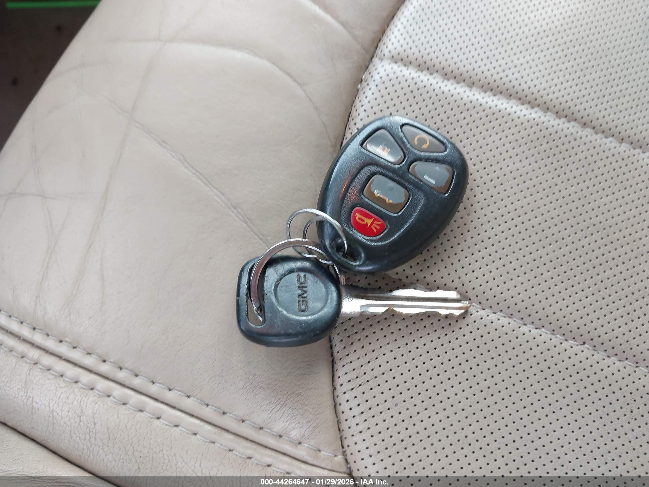 GMC ACADIA image 11