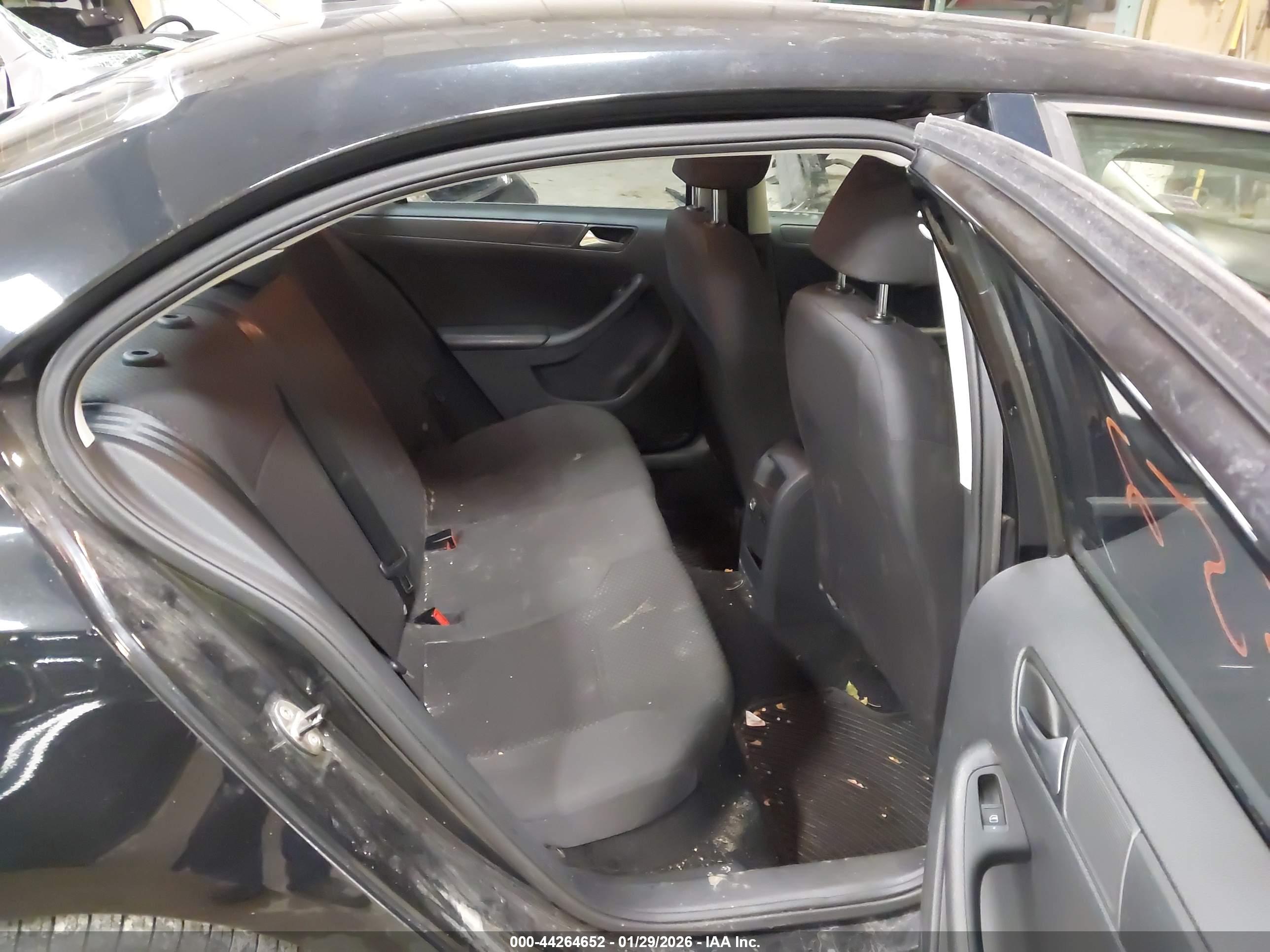 VOLKSWAGEN JETTA image 8
