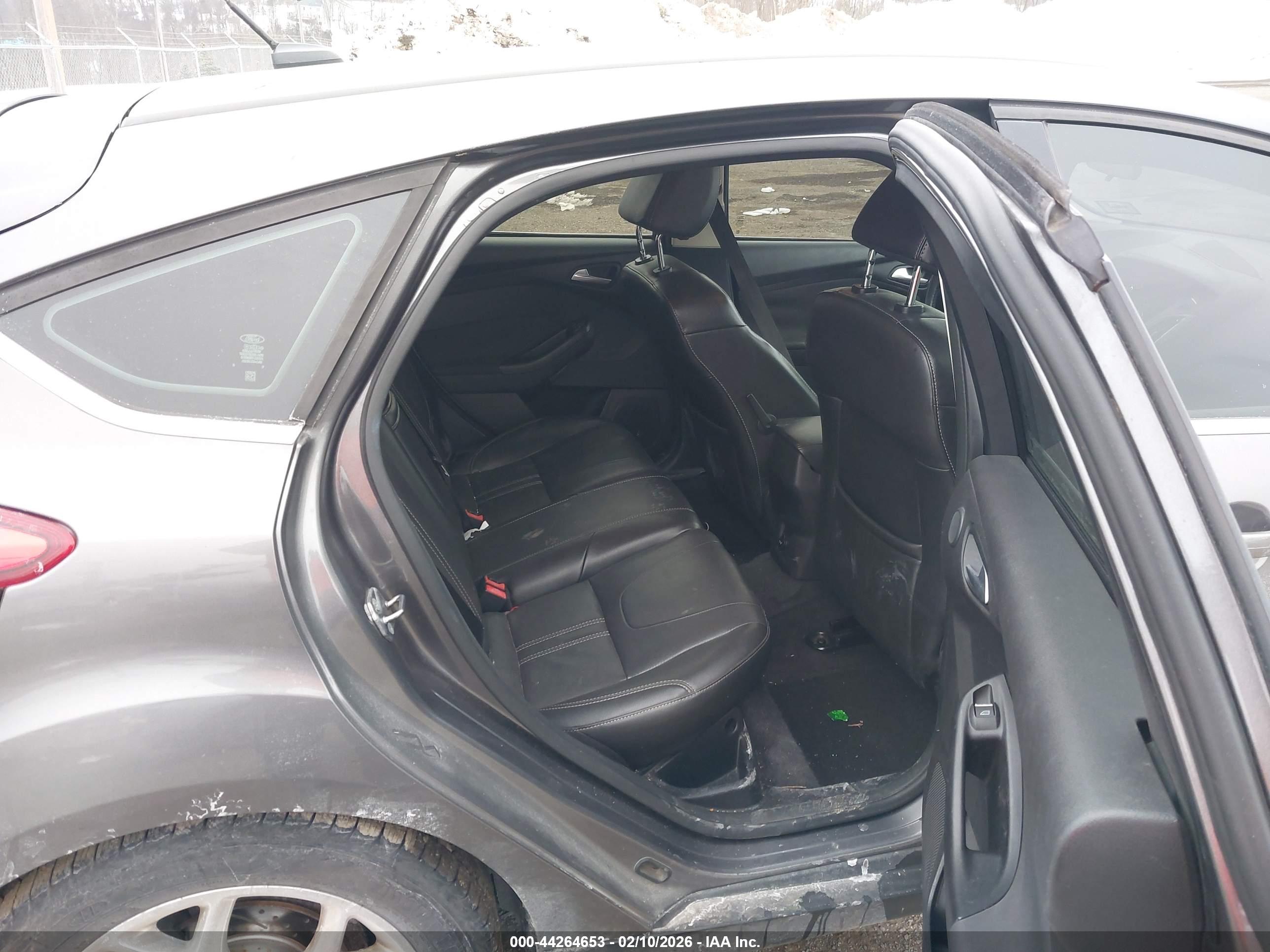FORD FOCUS image 8
