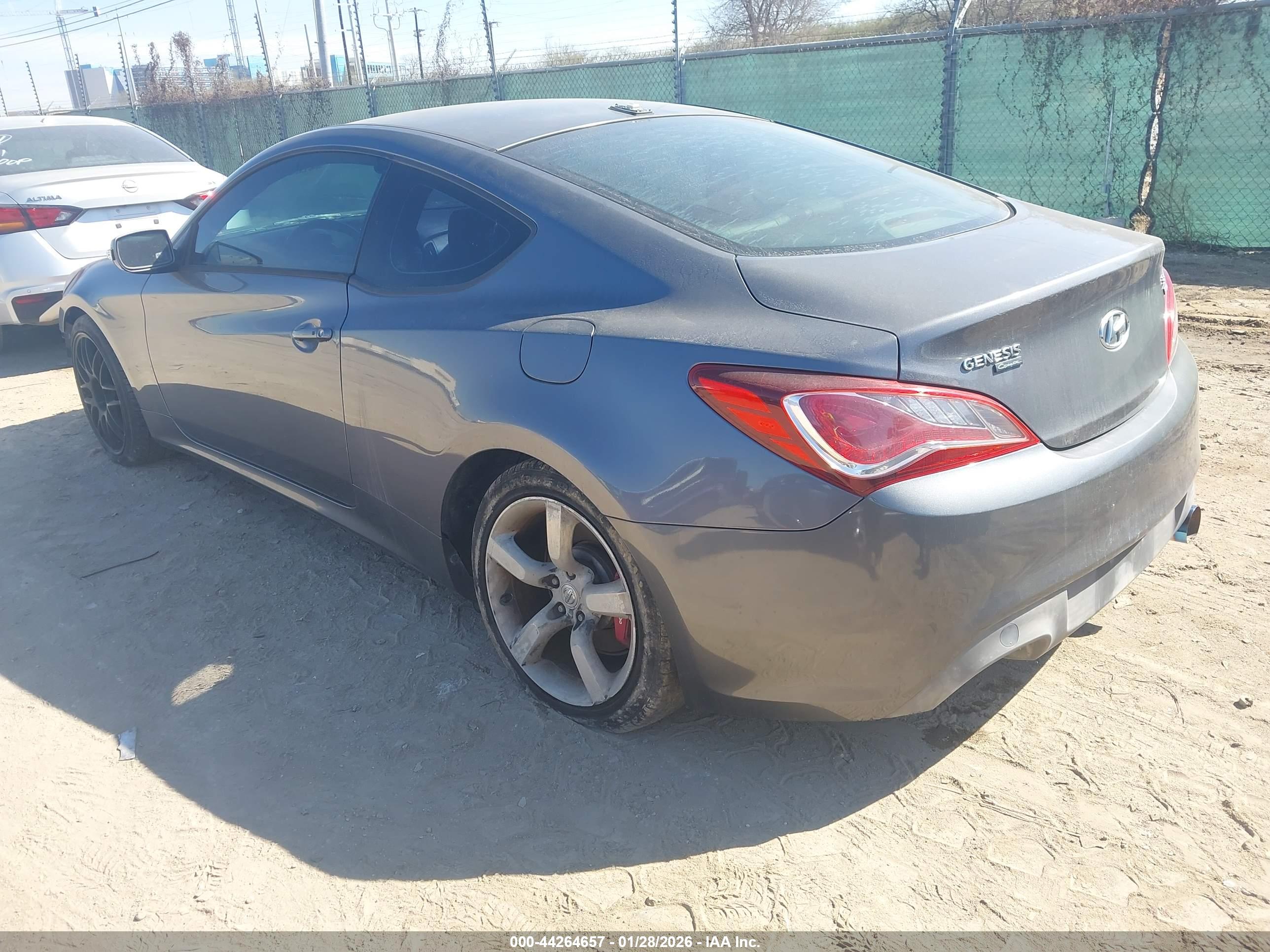 HYUNDAI GENESIS image 3