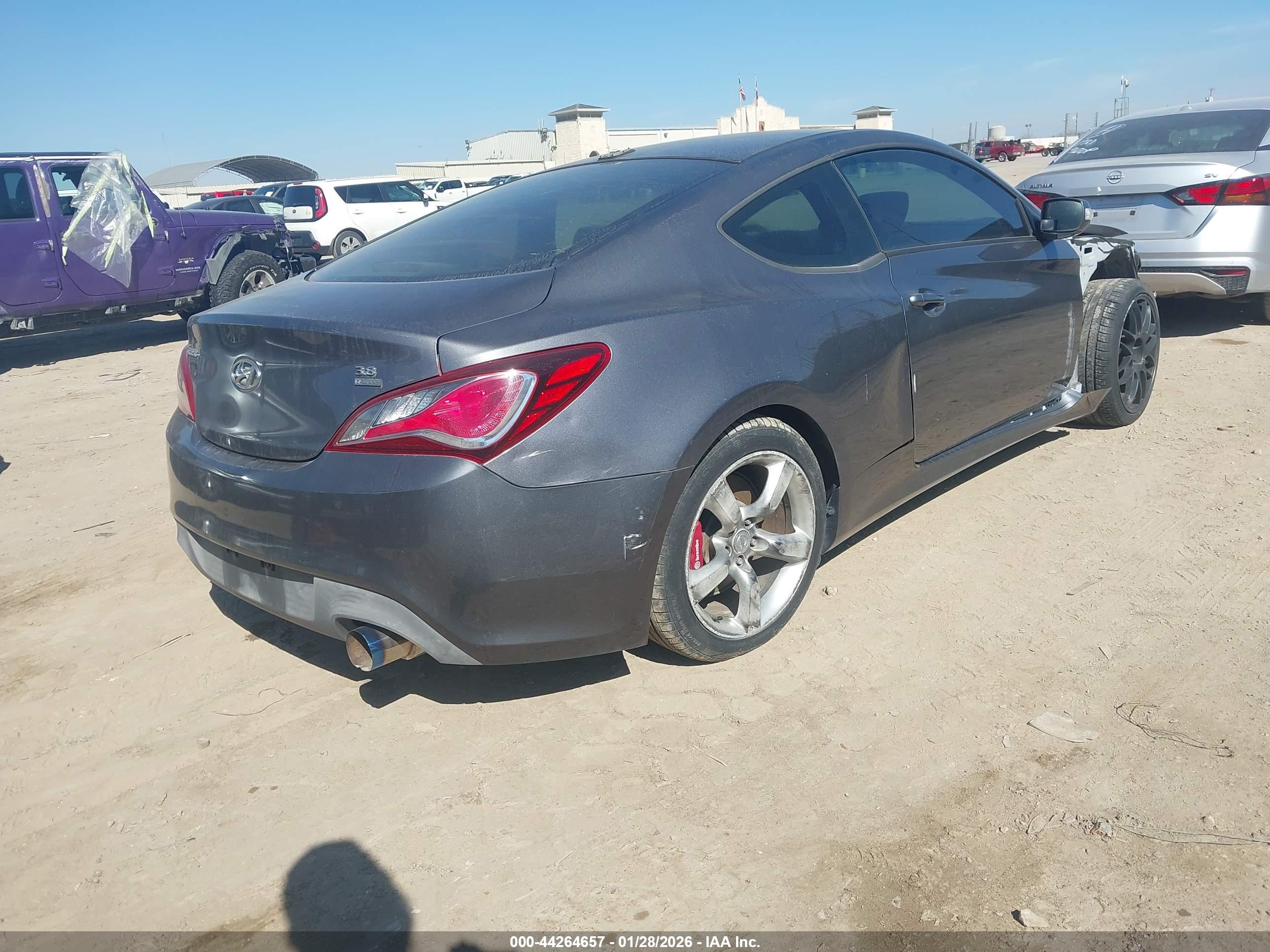 HYUNDAI GENESIS image 4