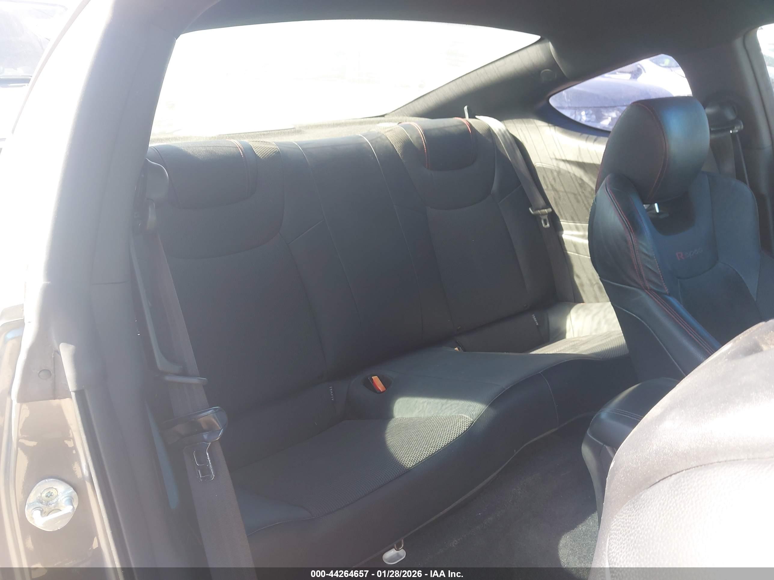HYUNDAI GENESIS image 8