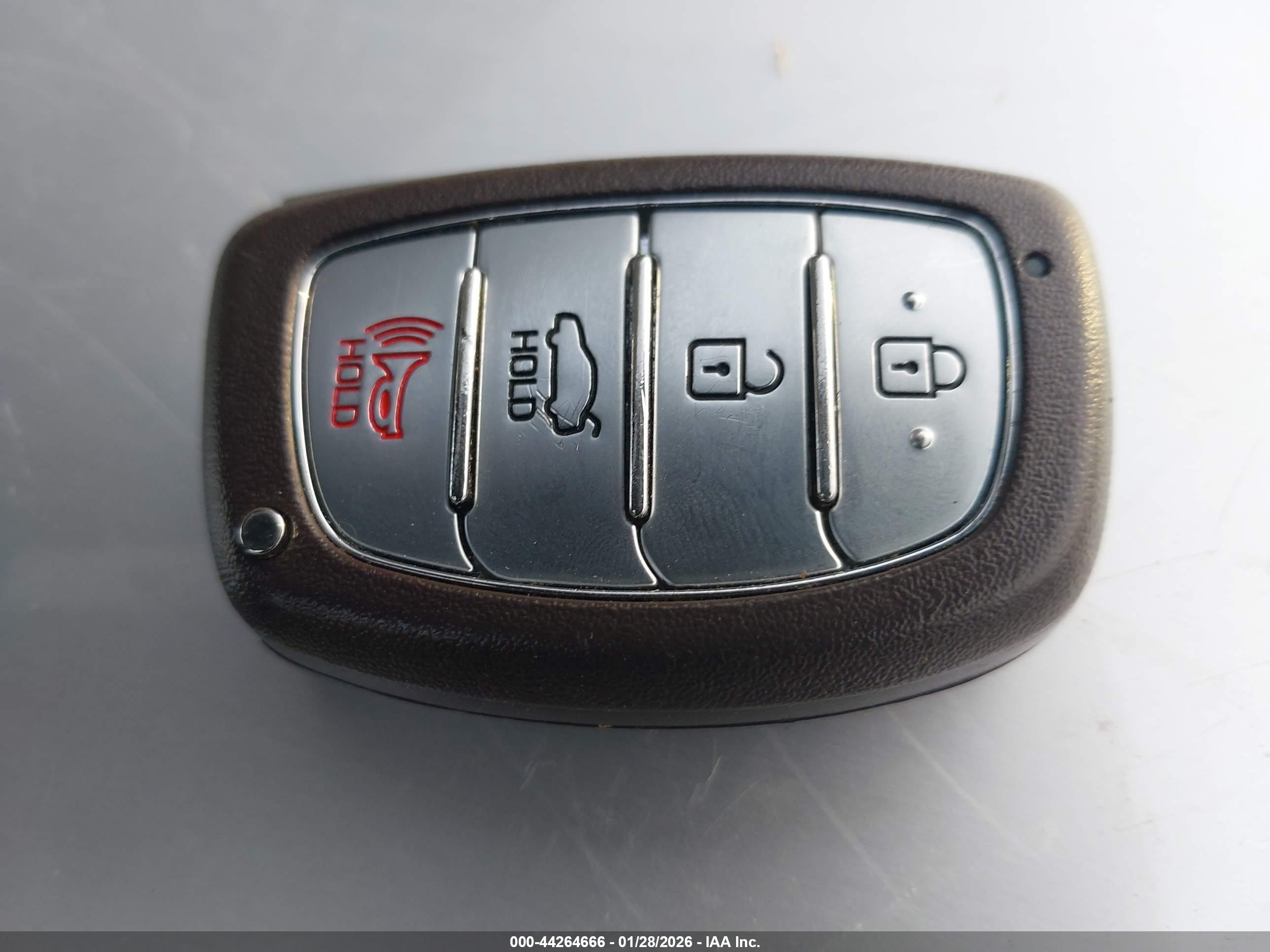 HYUNDAI ELANTRA image 11