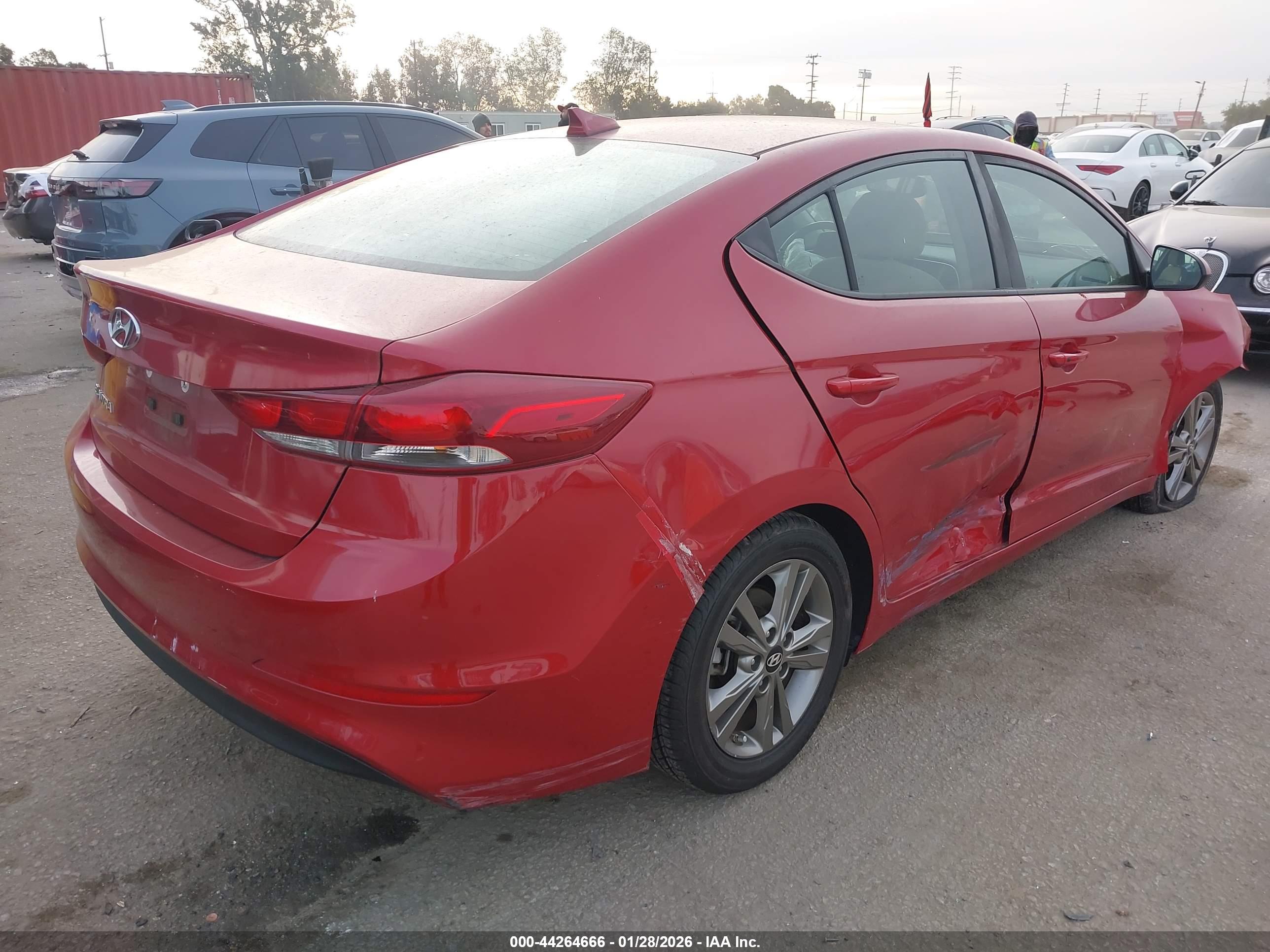 HYUNDAI ELANTRA image 4