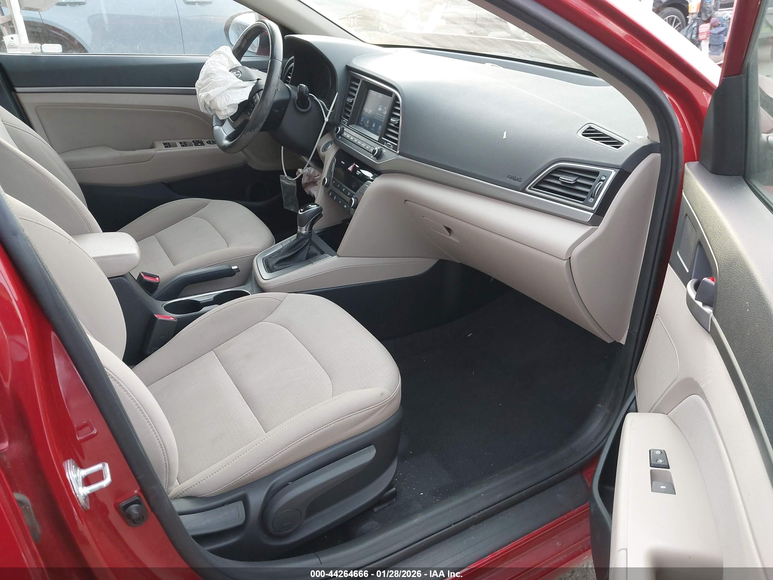 HYUNDAI ELANTRA image 5