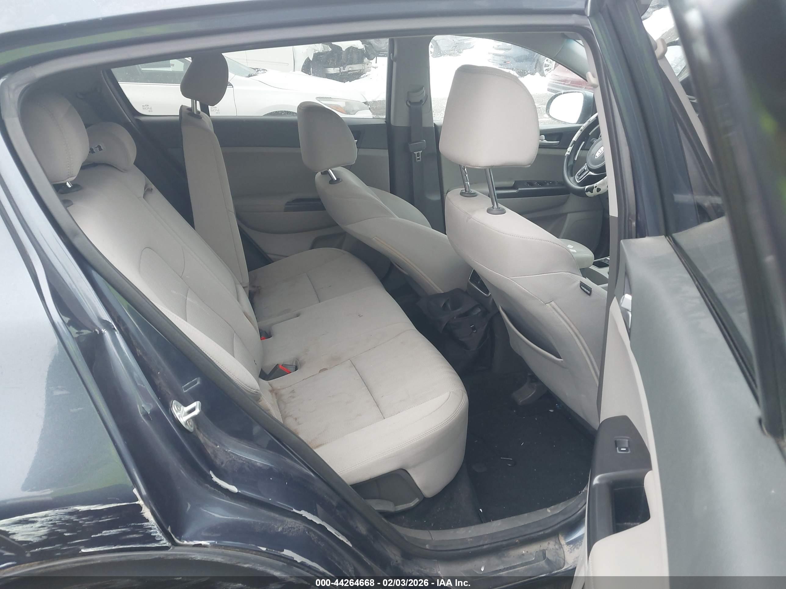 KIA SPORTAGE image 8