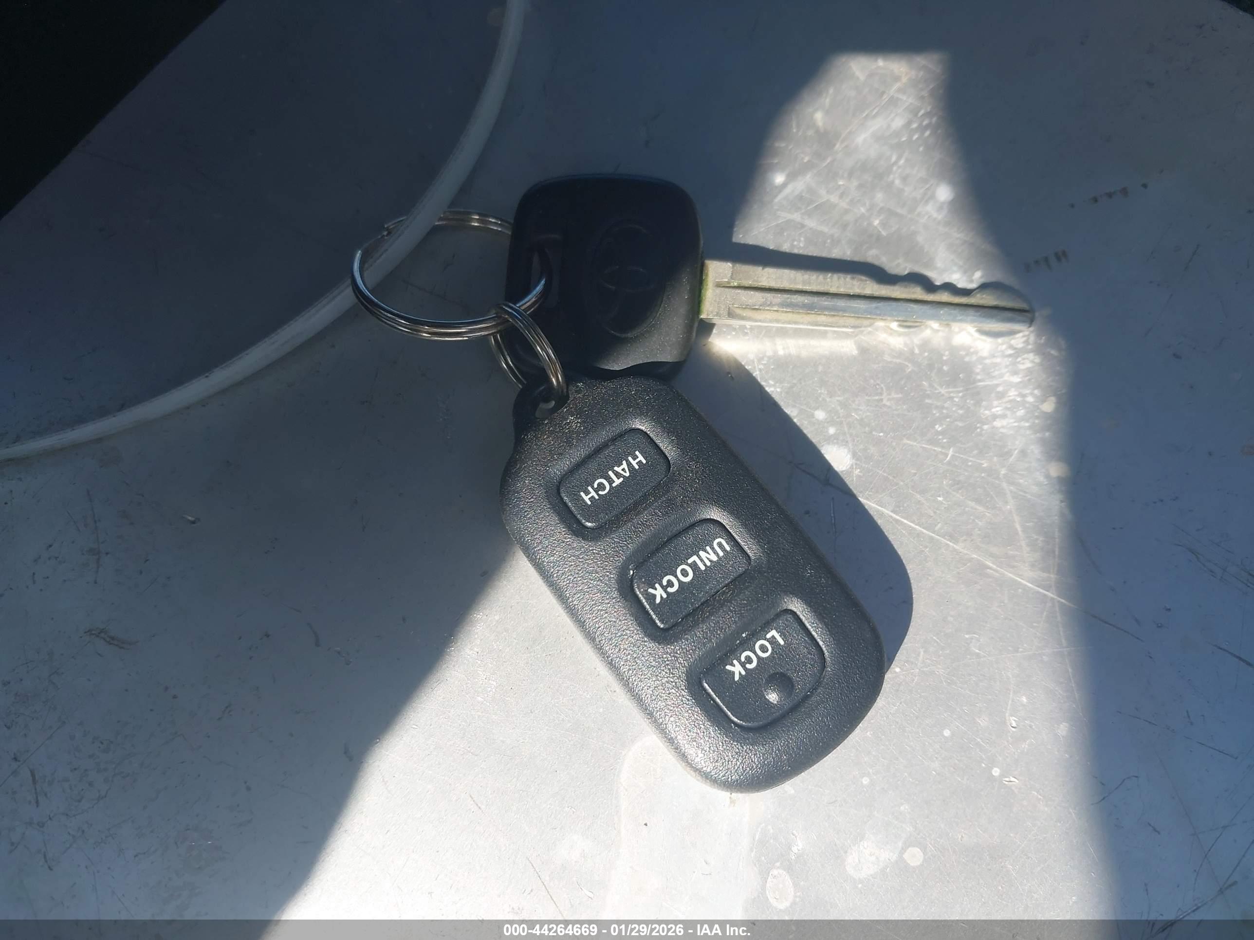 TOYOTA MATRIX image 11