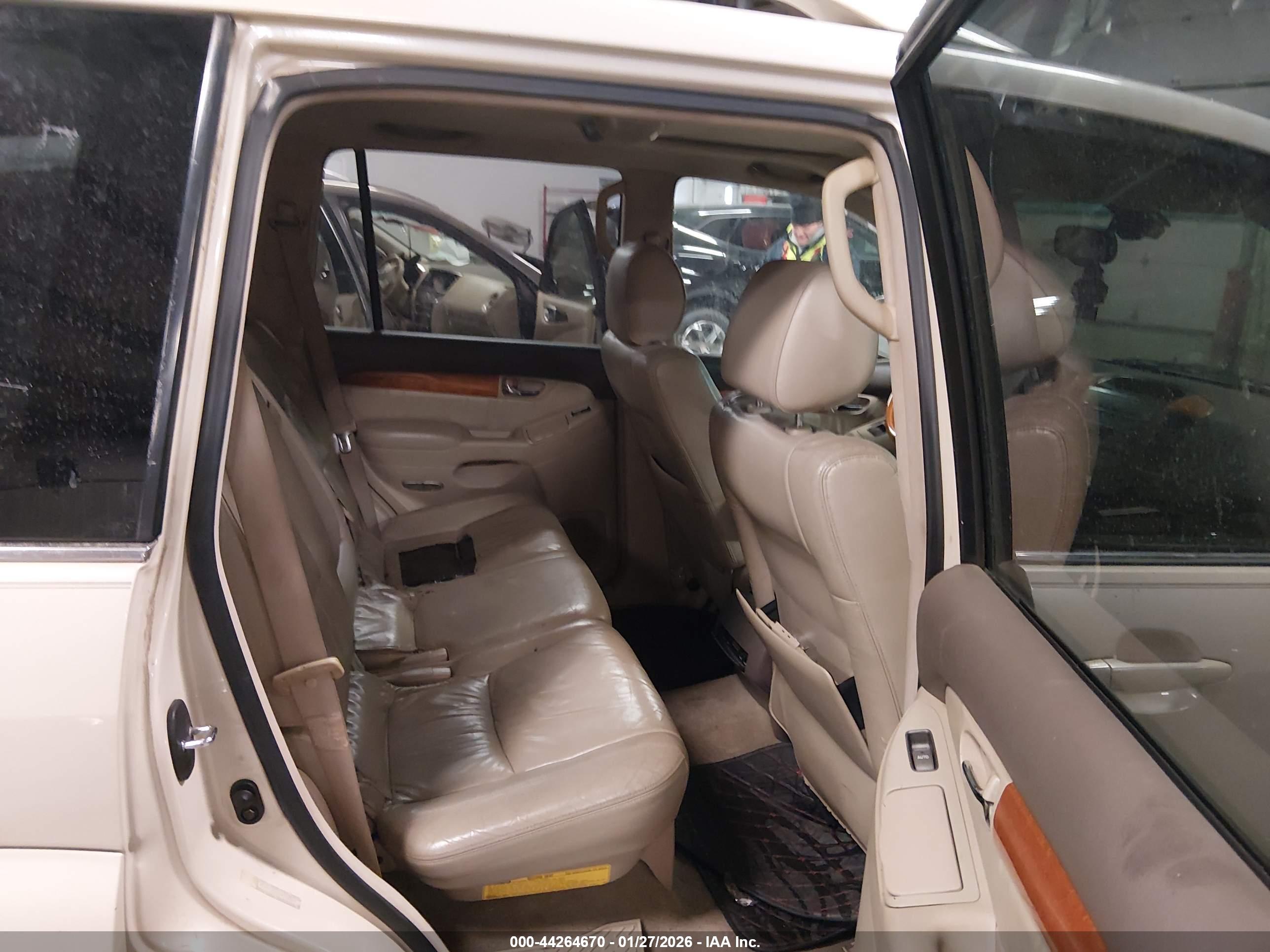 LEXUS GX image 8