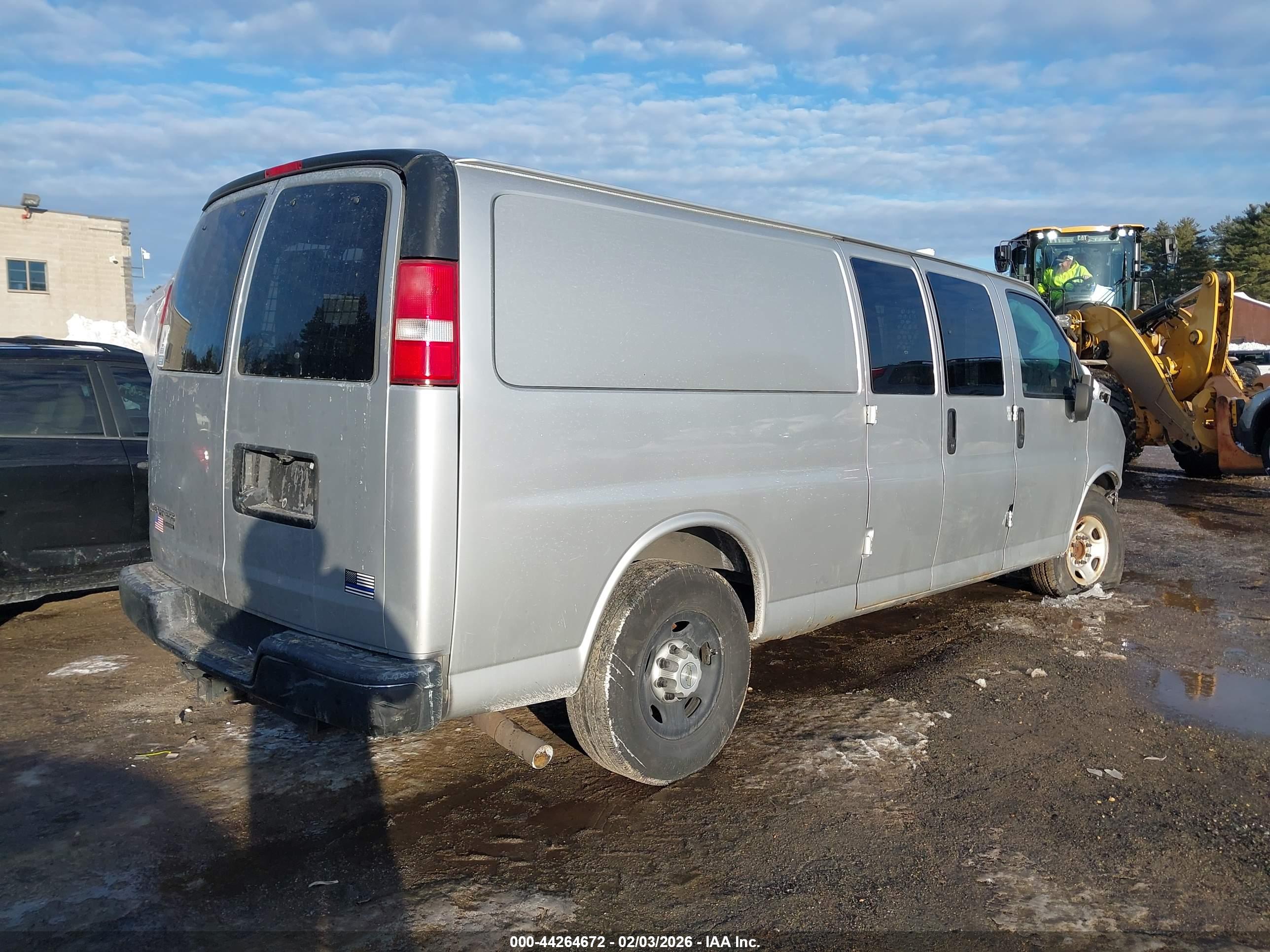 CHEVROLET EXPRESS image 4