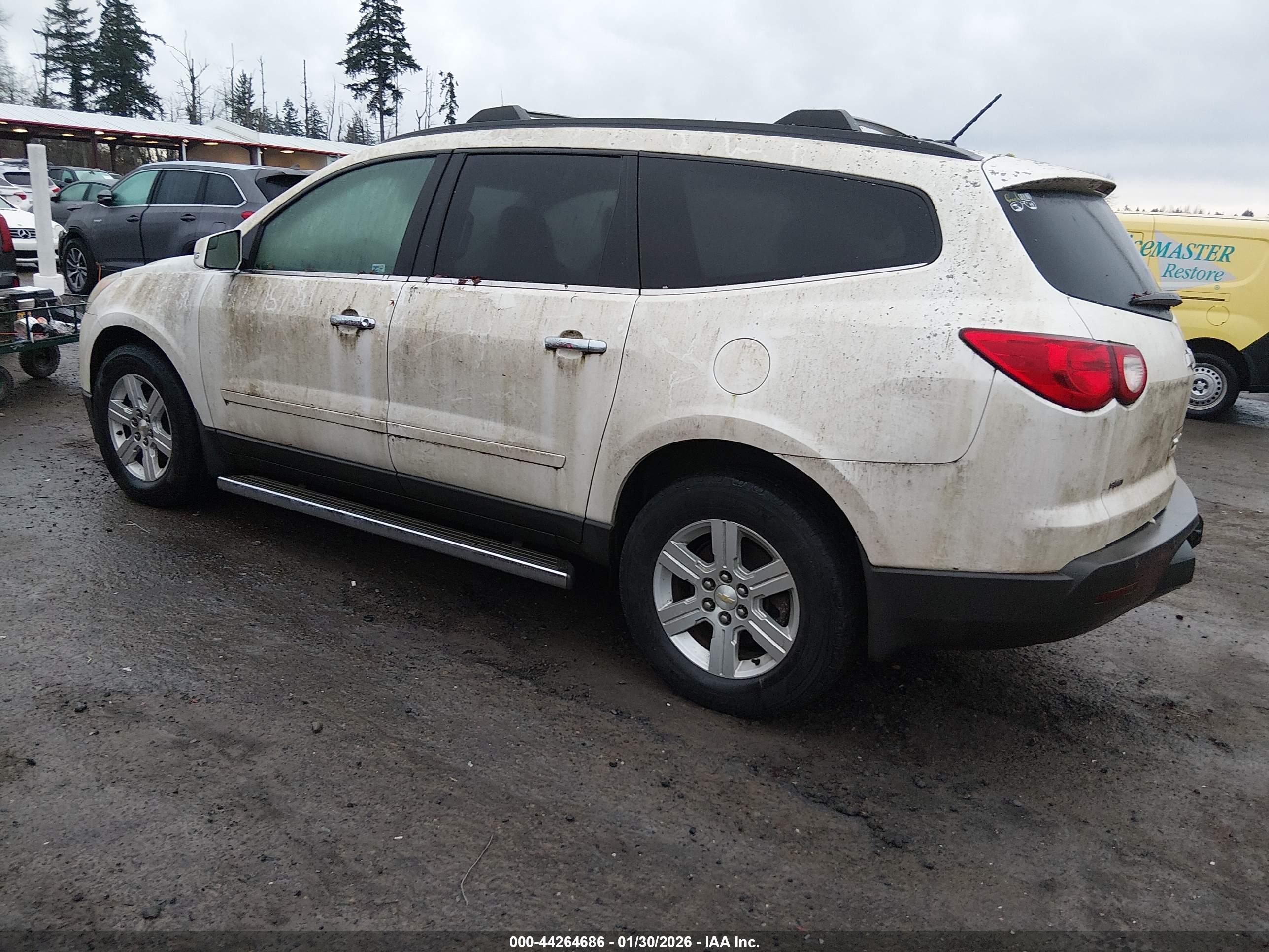 CHEVROLET TRAVERSE image 3