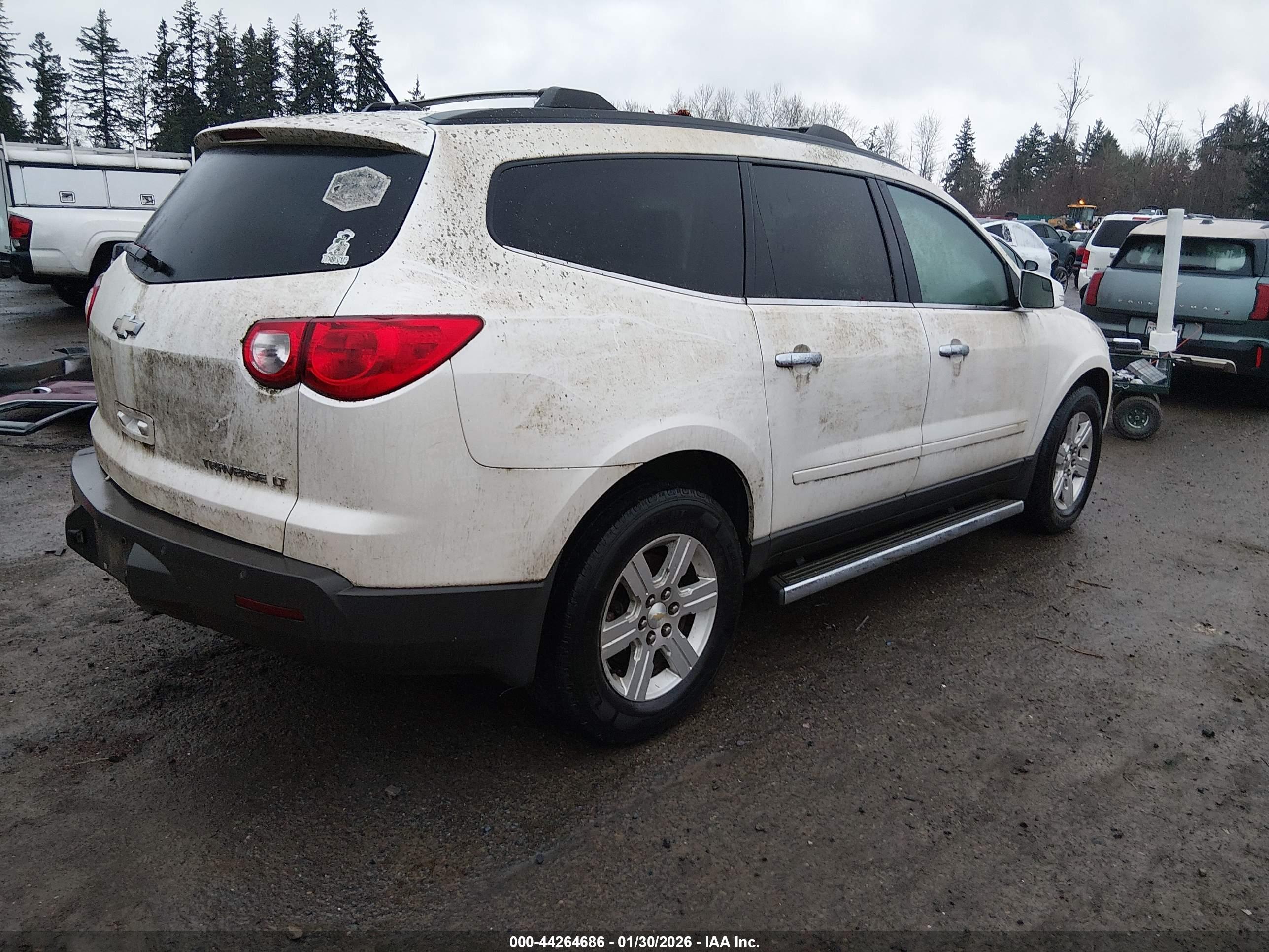 CHEVROLET TRAVERSE image 4