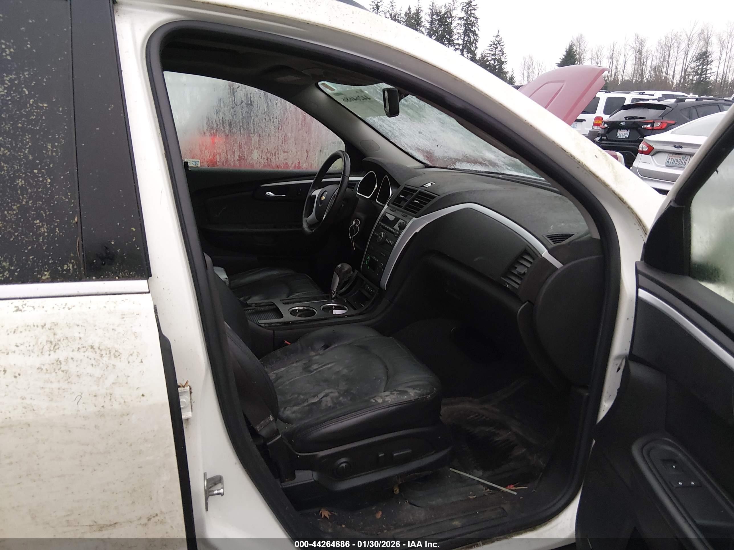 CHEVROLET TRAVERSE image 5