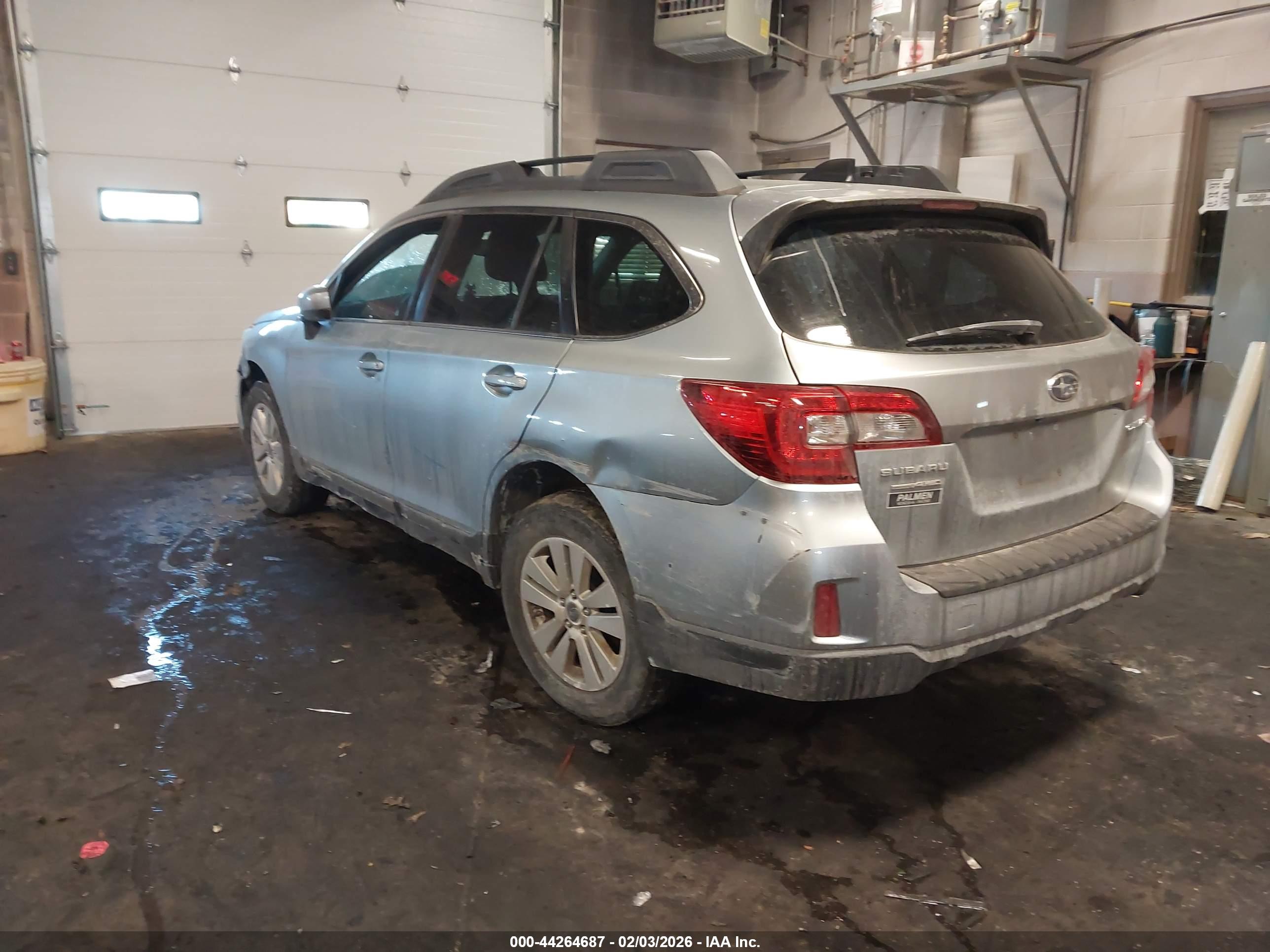 SUBARU OUTBACK image 3