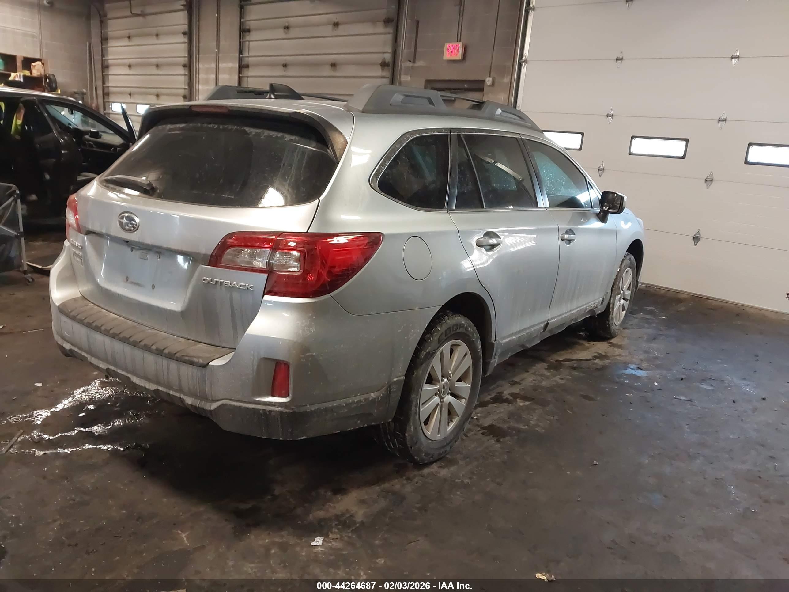 SUBARU OUTBACK image 4