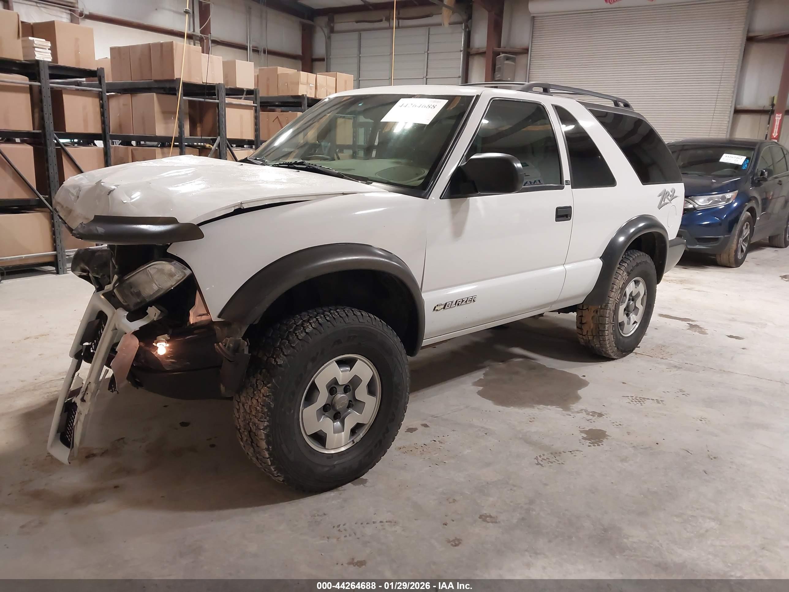 CHEVROLET BLAZER image 2