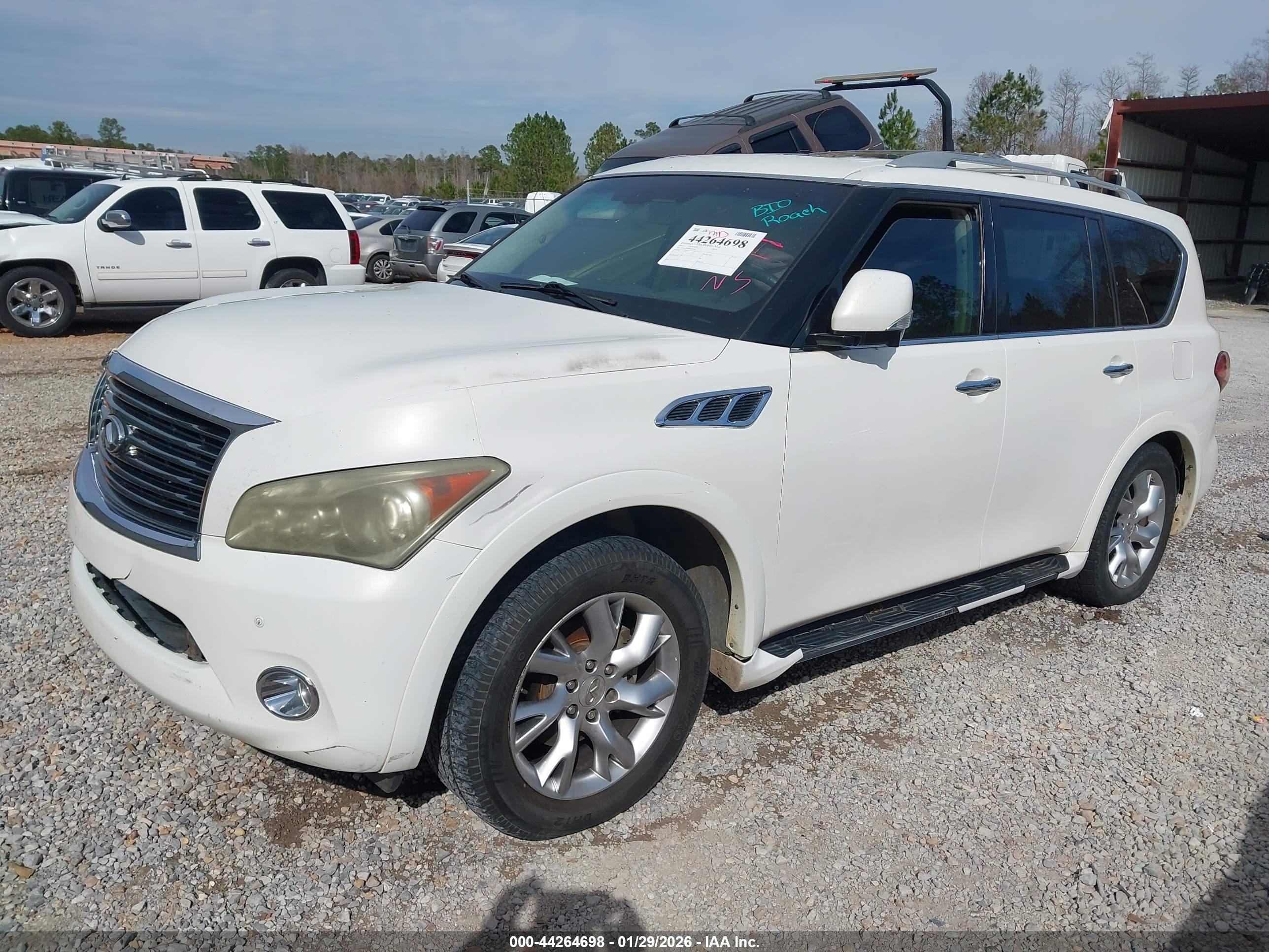 INFINITI QX56 image 2