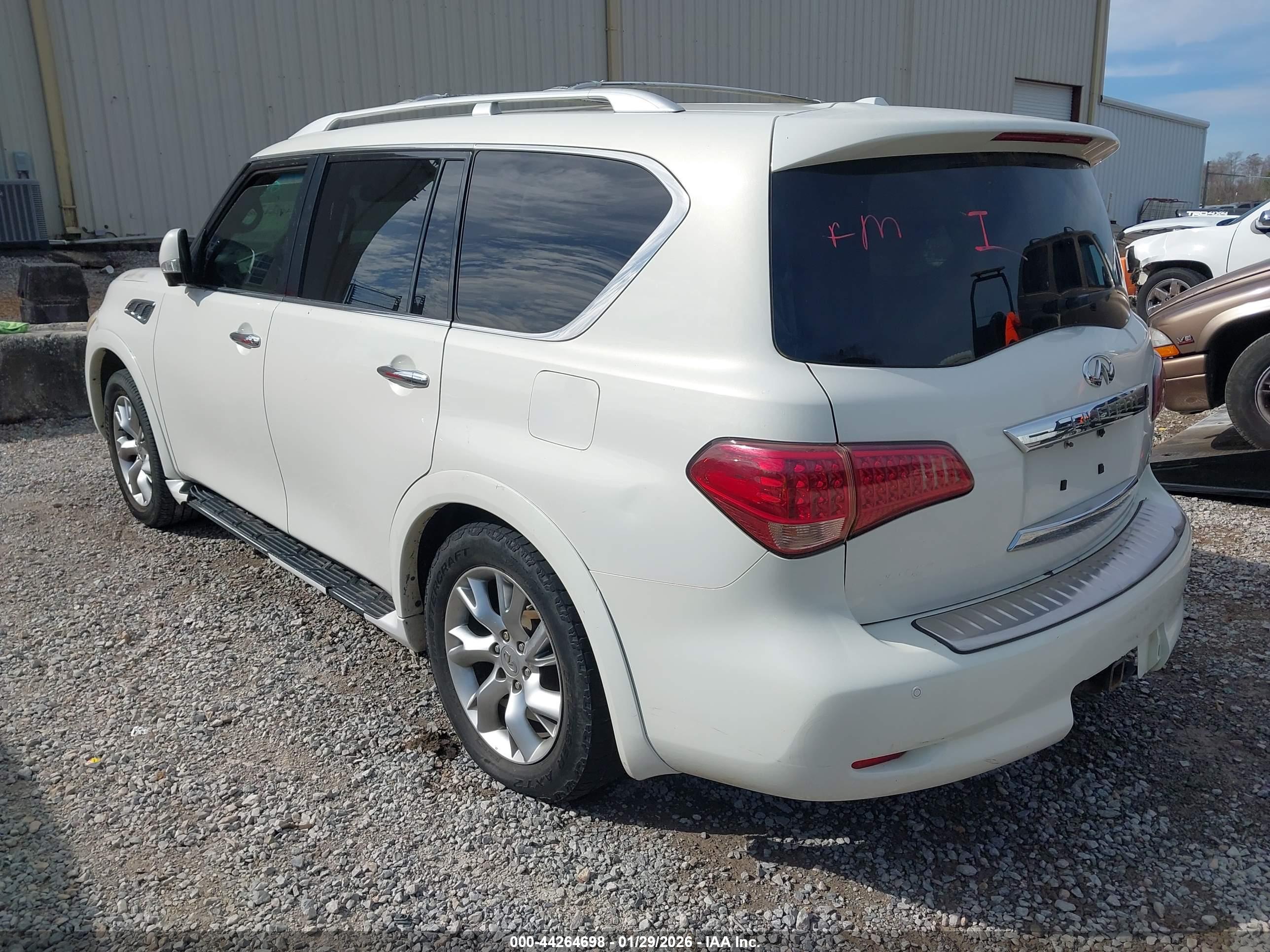 INFINITI QX56 image 3
