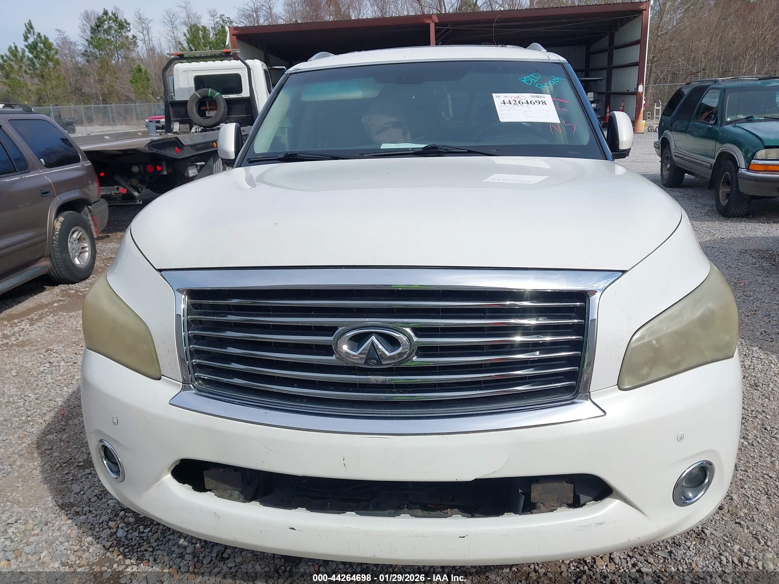 INFINITI QX56 image 6