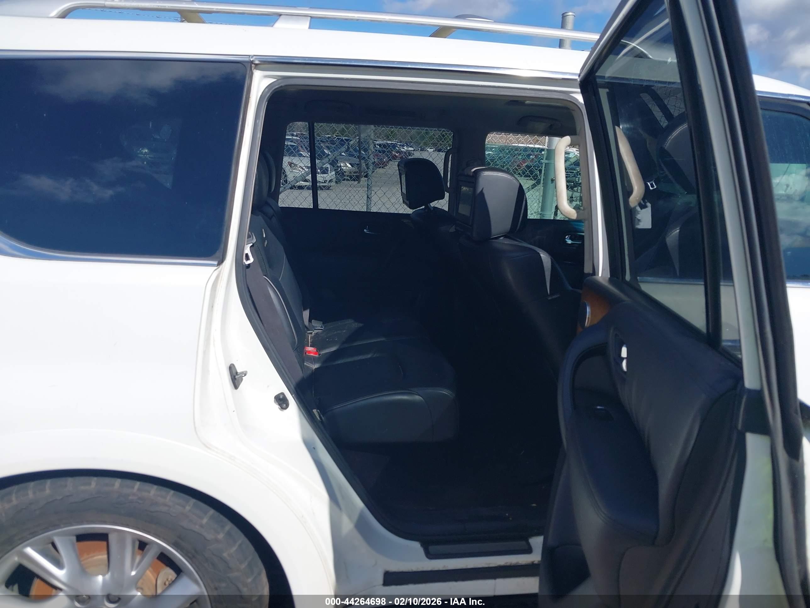 INFINITI QX56 image 8