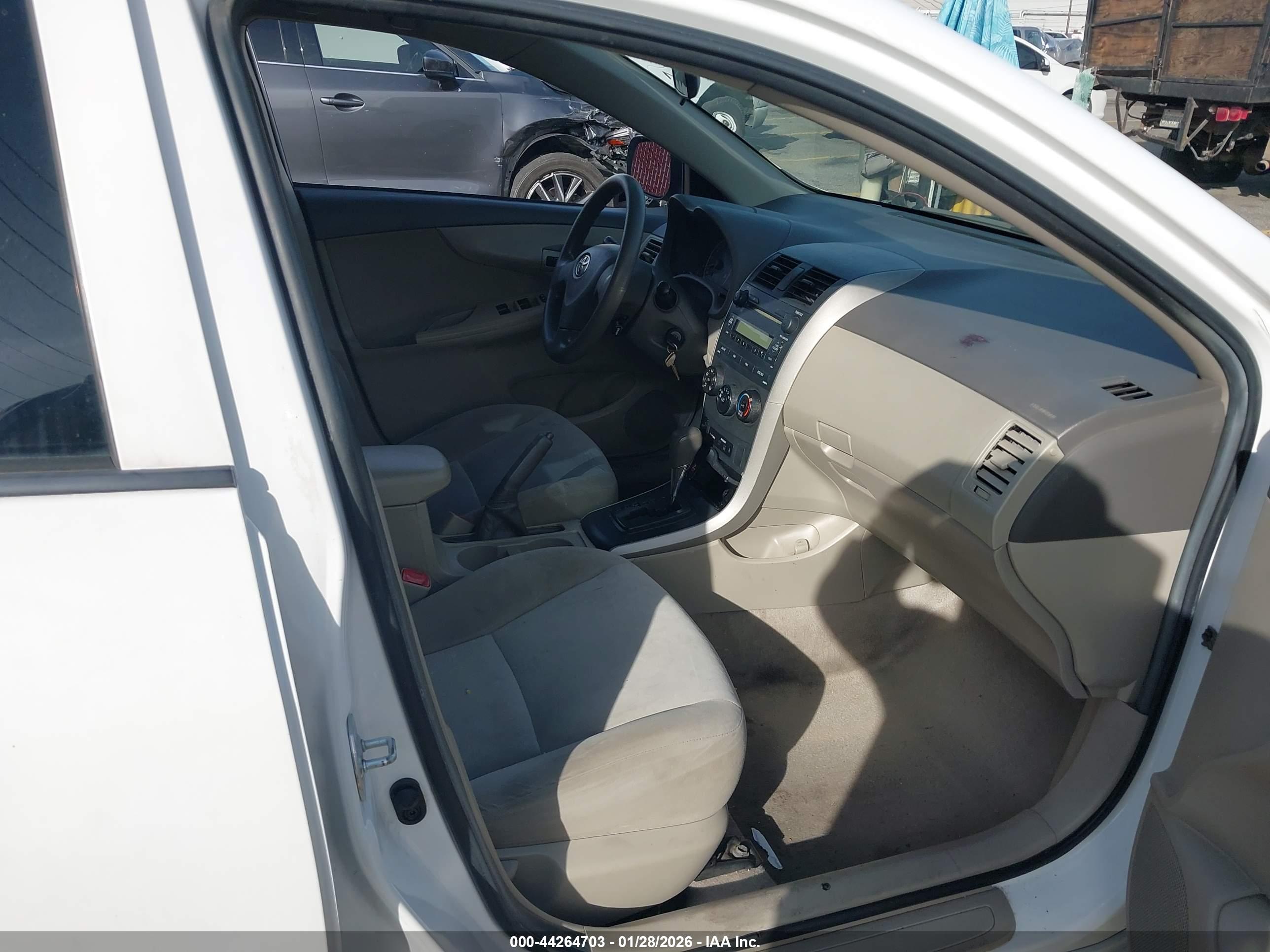 TOYOTA COROLLA image 5