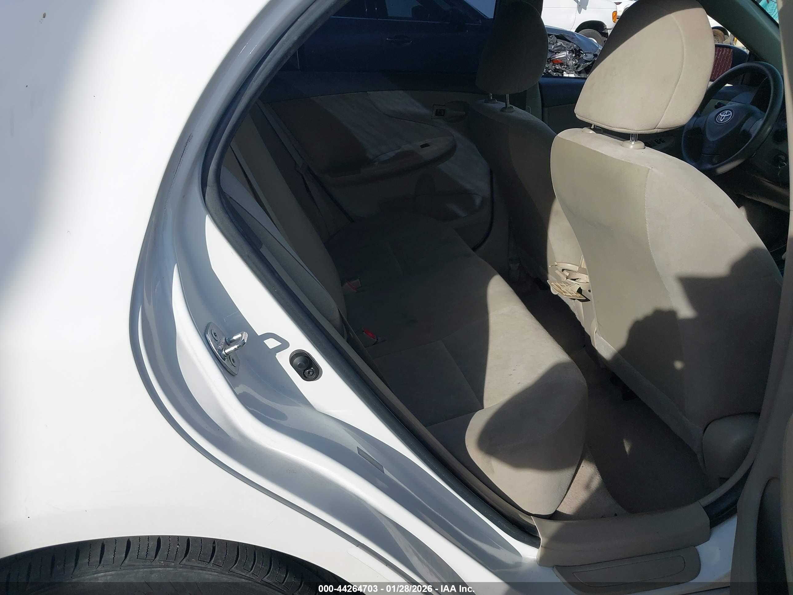 TOYOTA COROLLA image 8