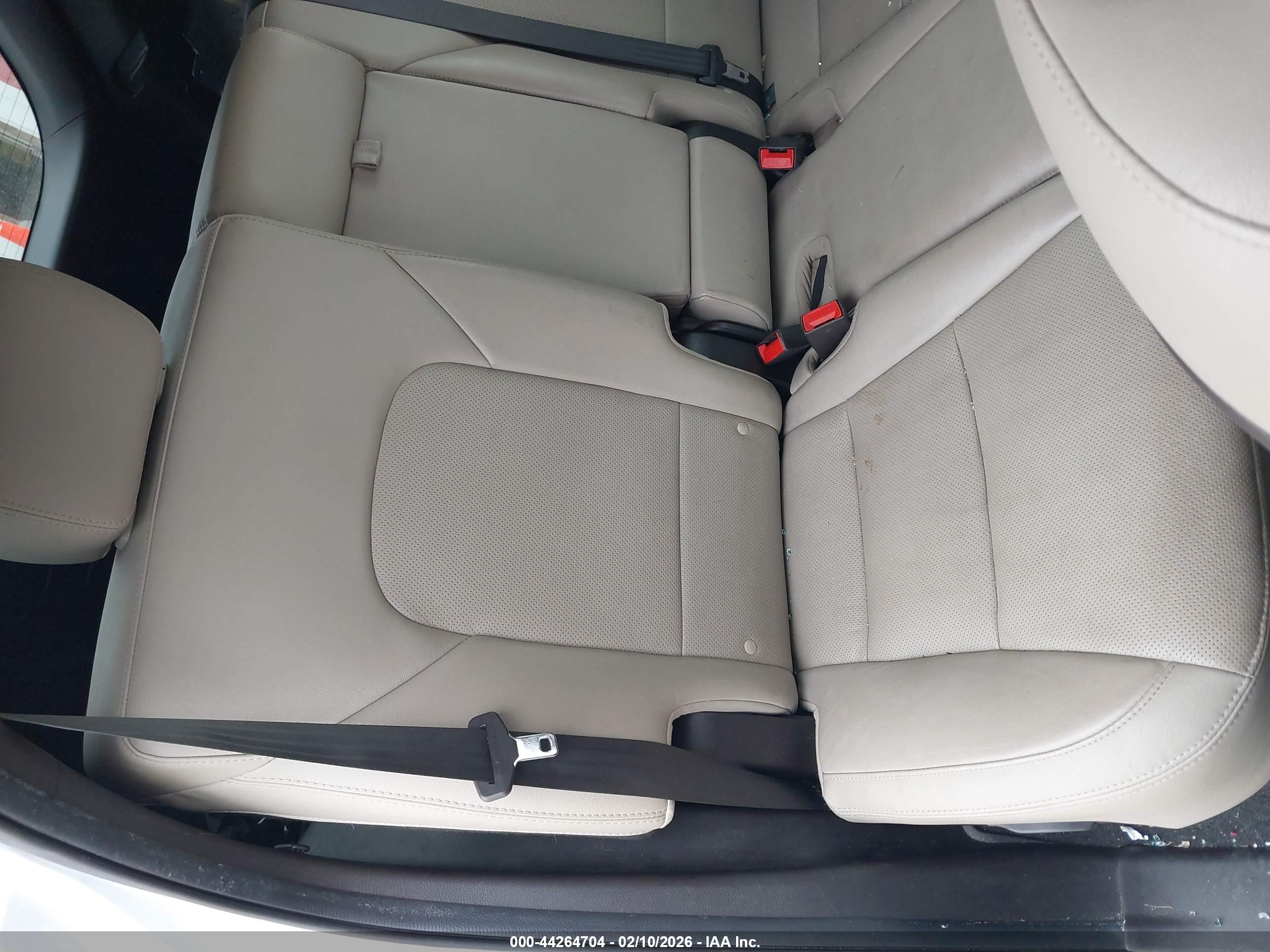 HYUNDAI SANTA image 8