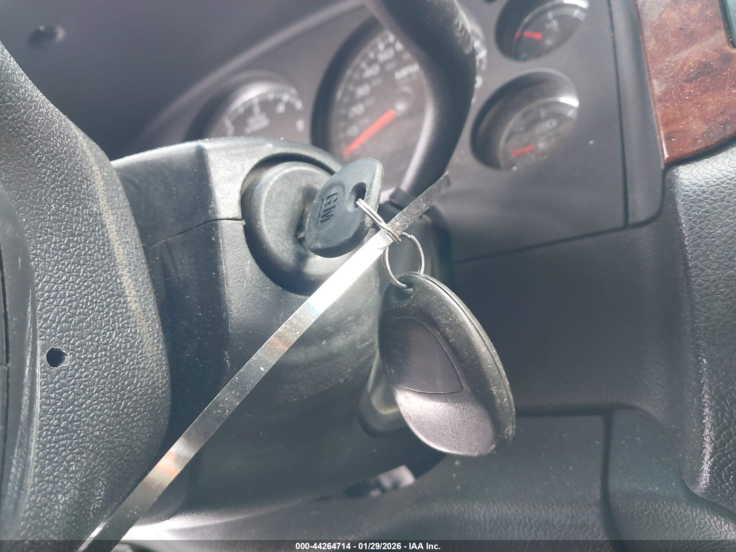 CHEVROLET SILVERADO image 11