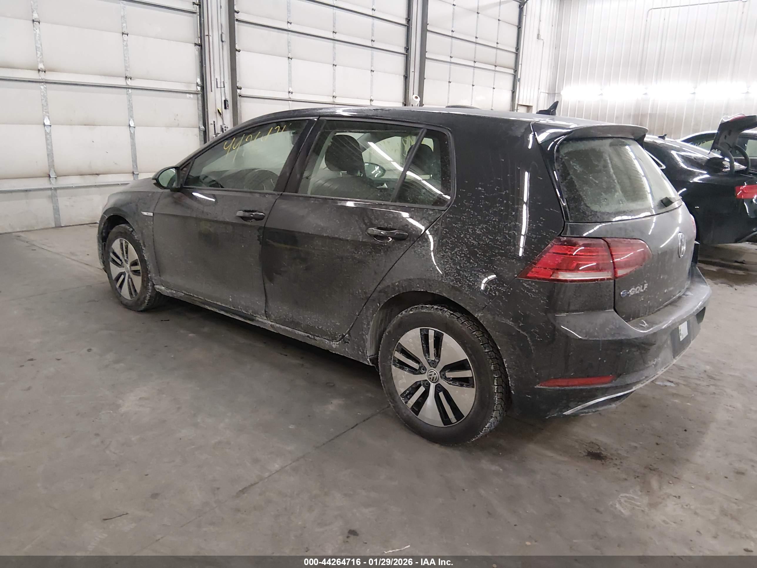 VOLKSWAGEN E-GOLF image 3
