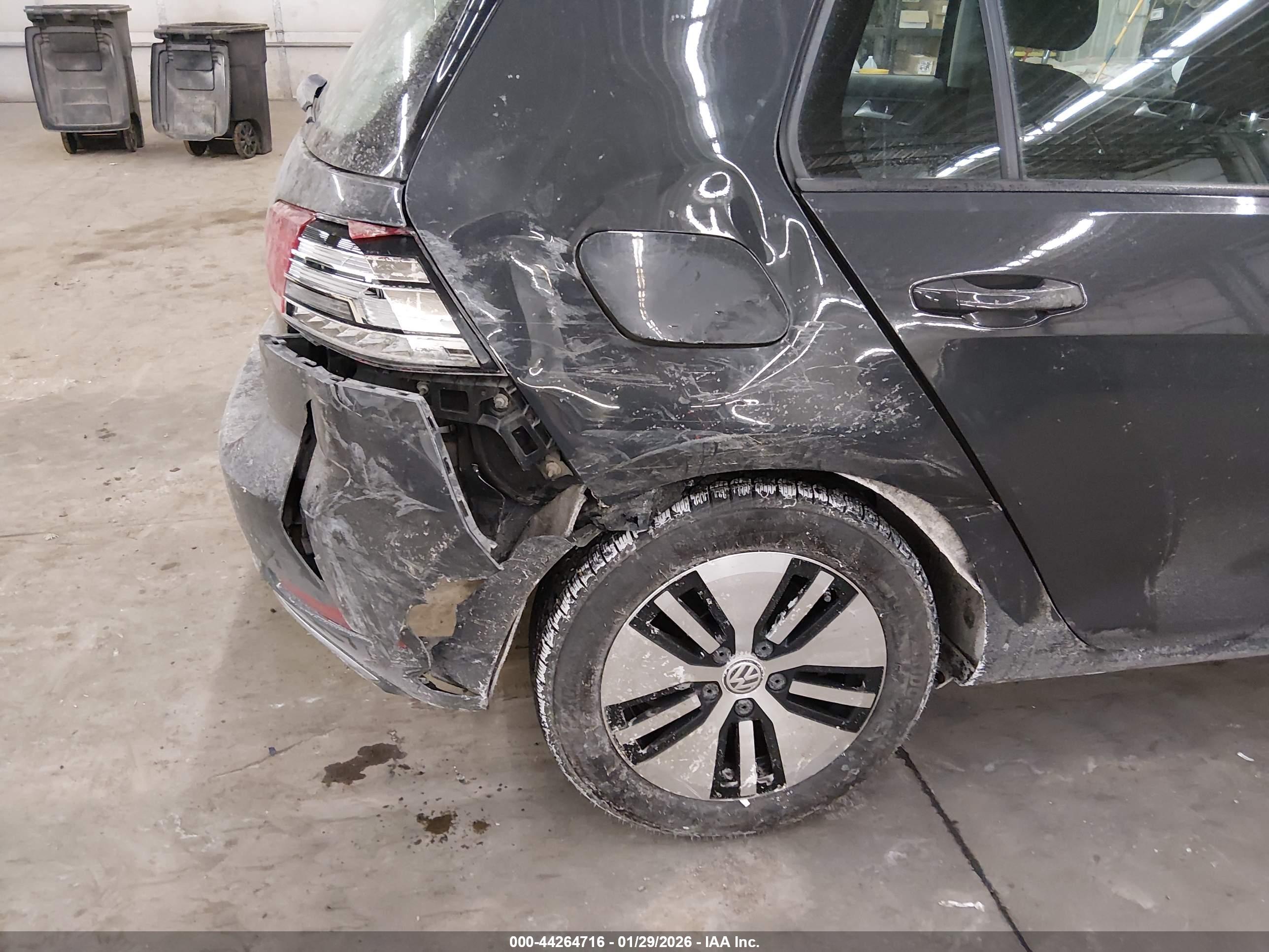 VOLKSWAGEN E-GOLF image 6
