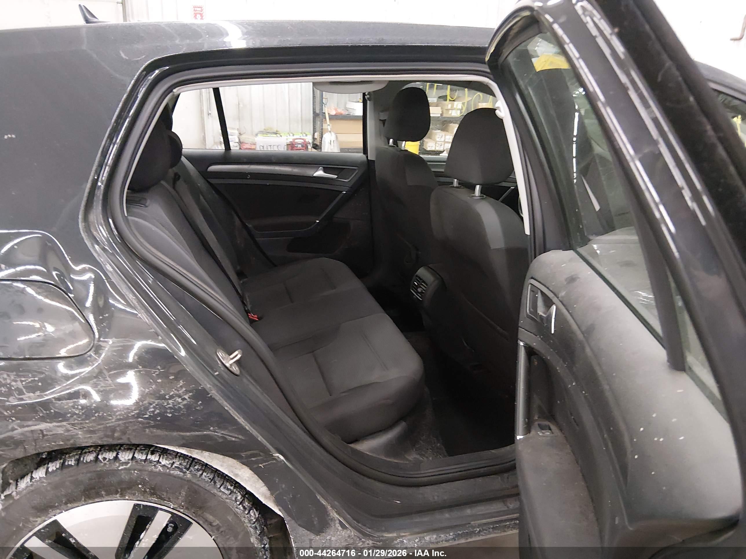 VOLKSWAGEN E-GOLF image 8