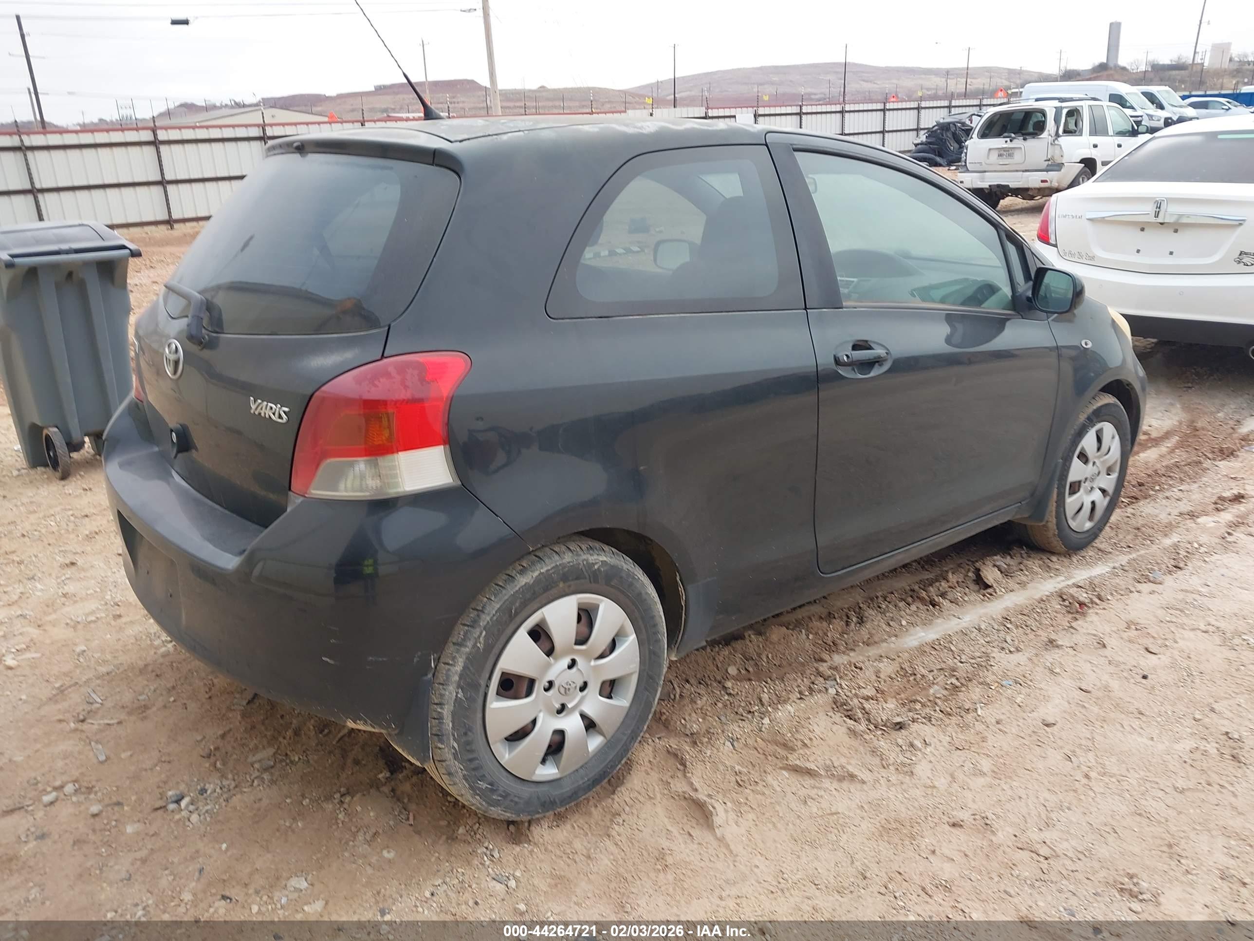 TOYOTA YARIS image 4