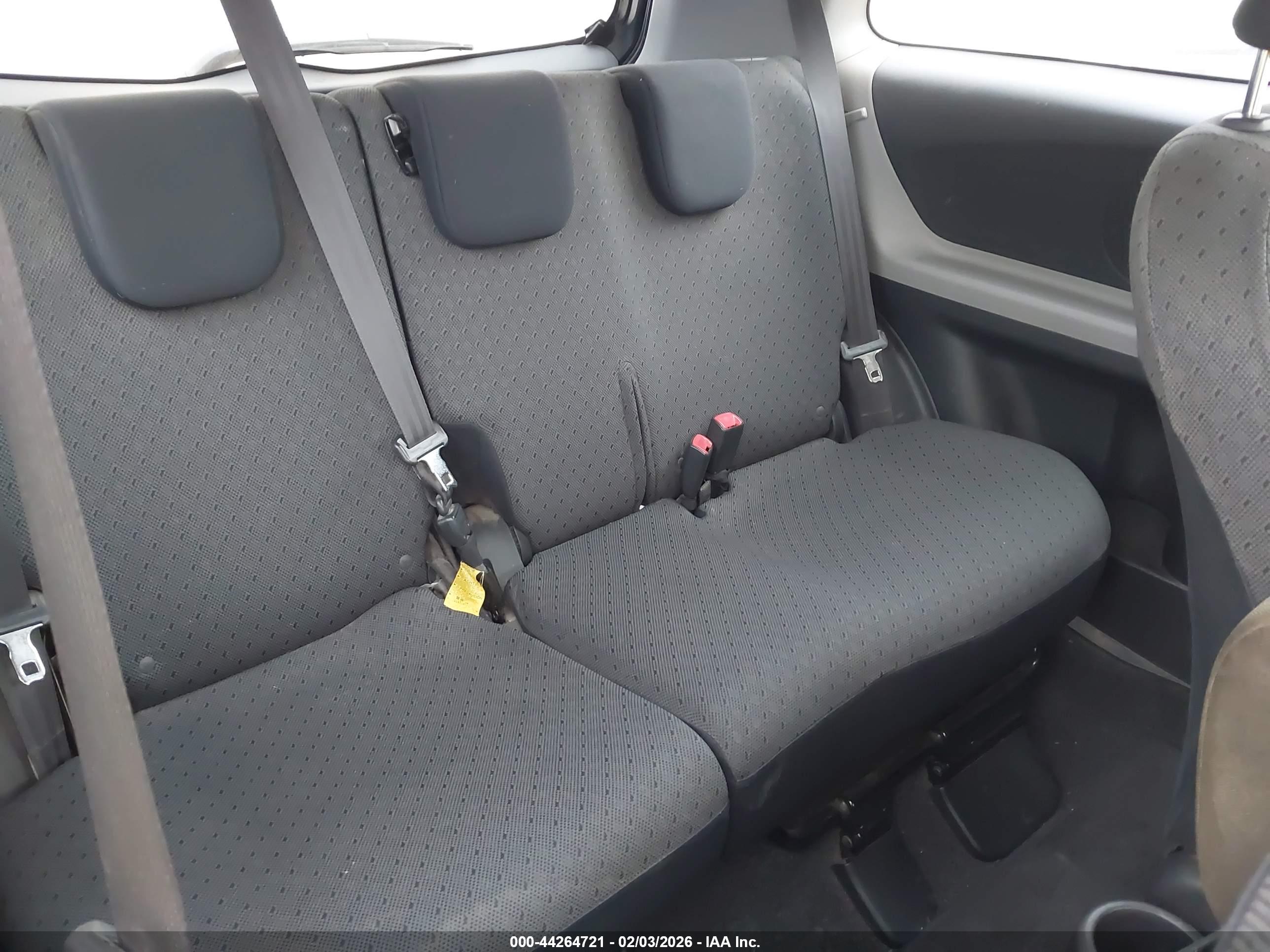 TOYOTA YARIS image 8