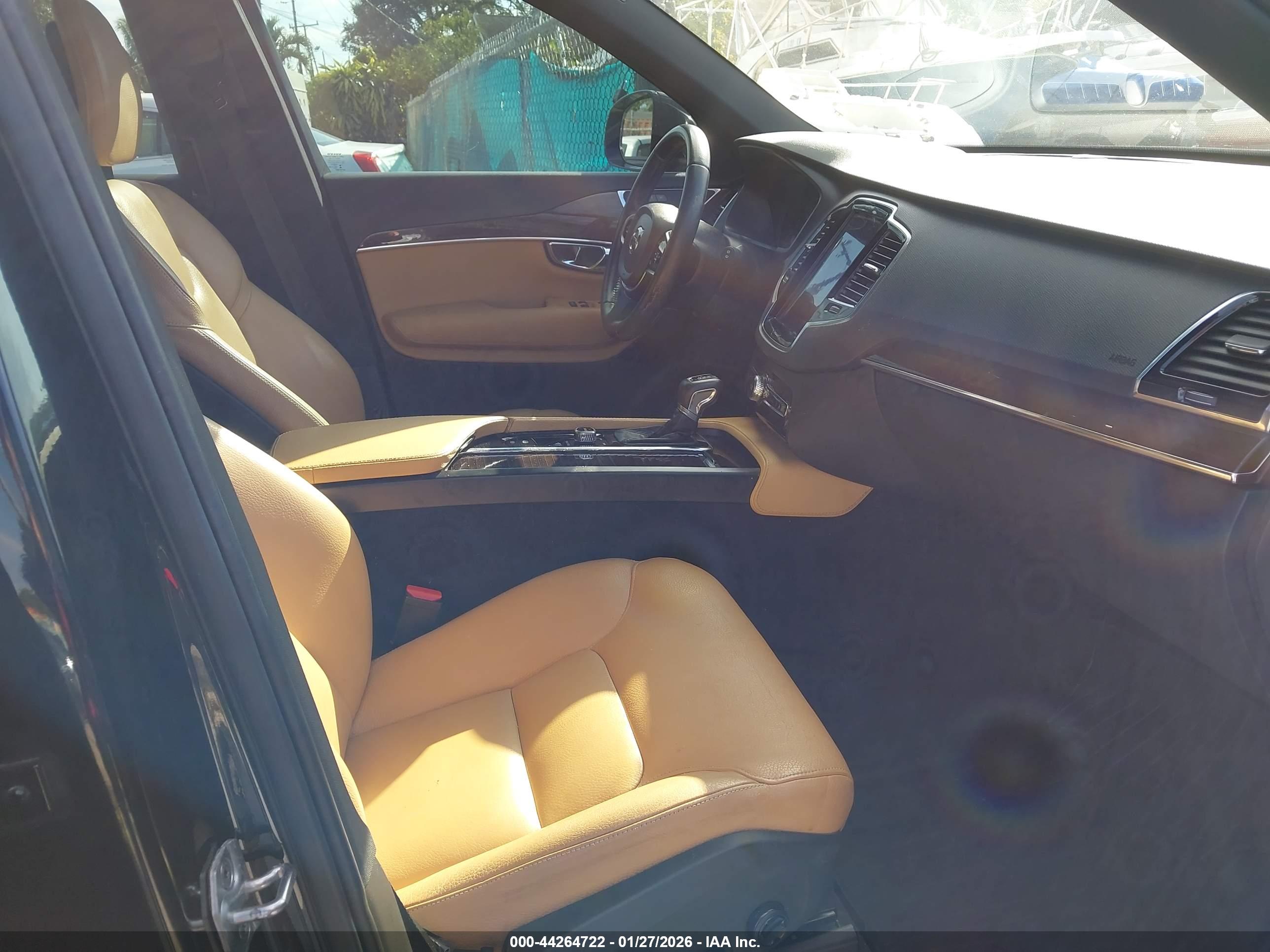 VOLVO XC90 image 5