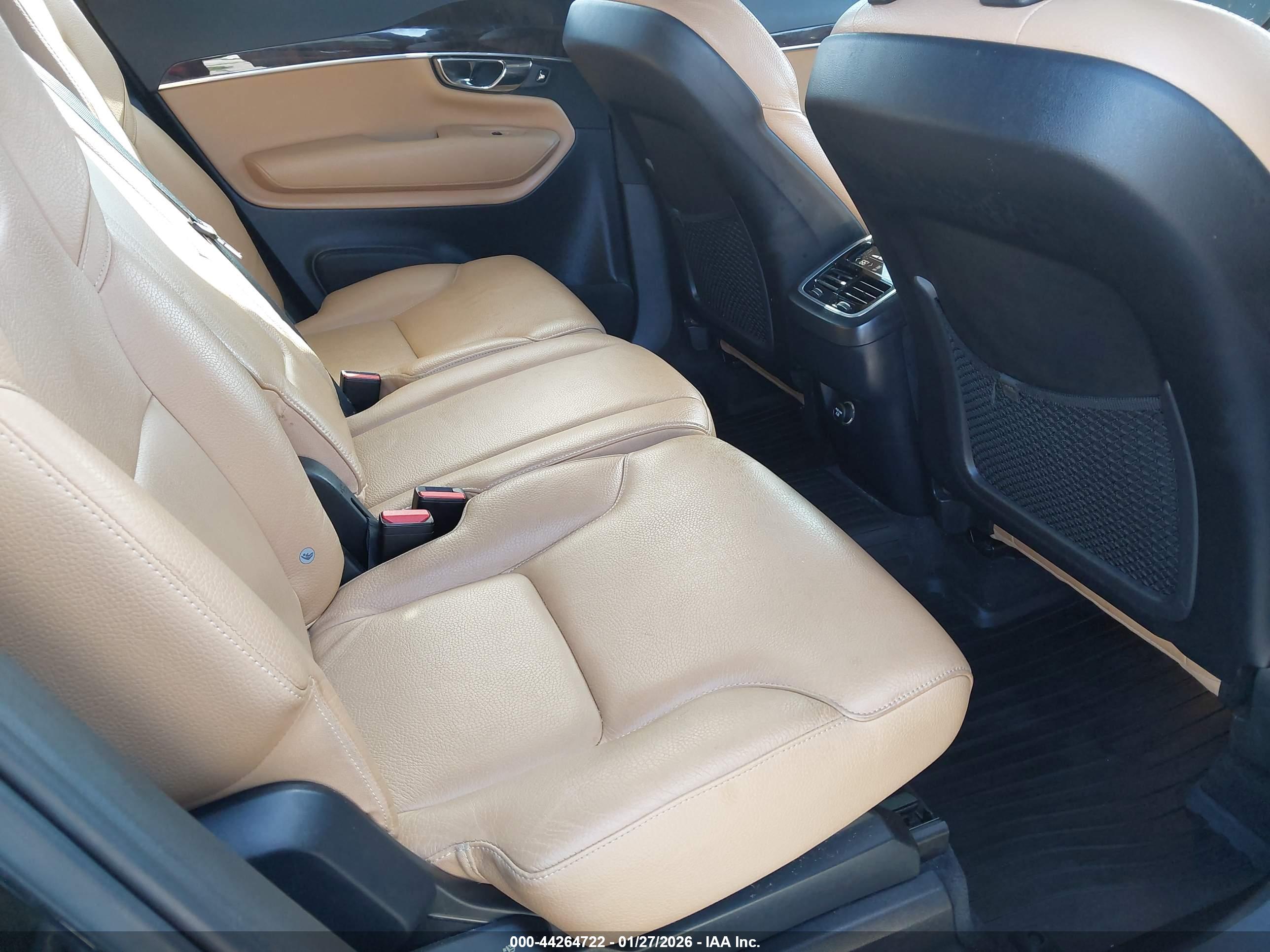 VOLVO XC90 image 8